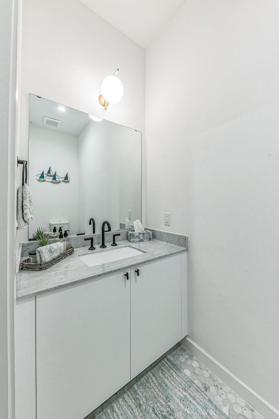 800 Embassy Dr # 609, Austin, TX 78702