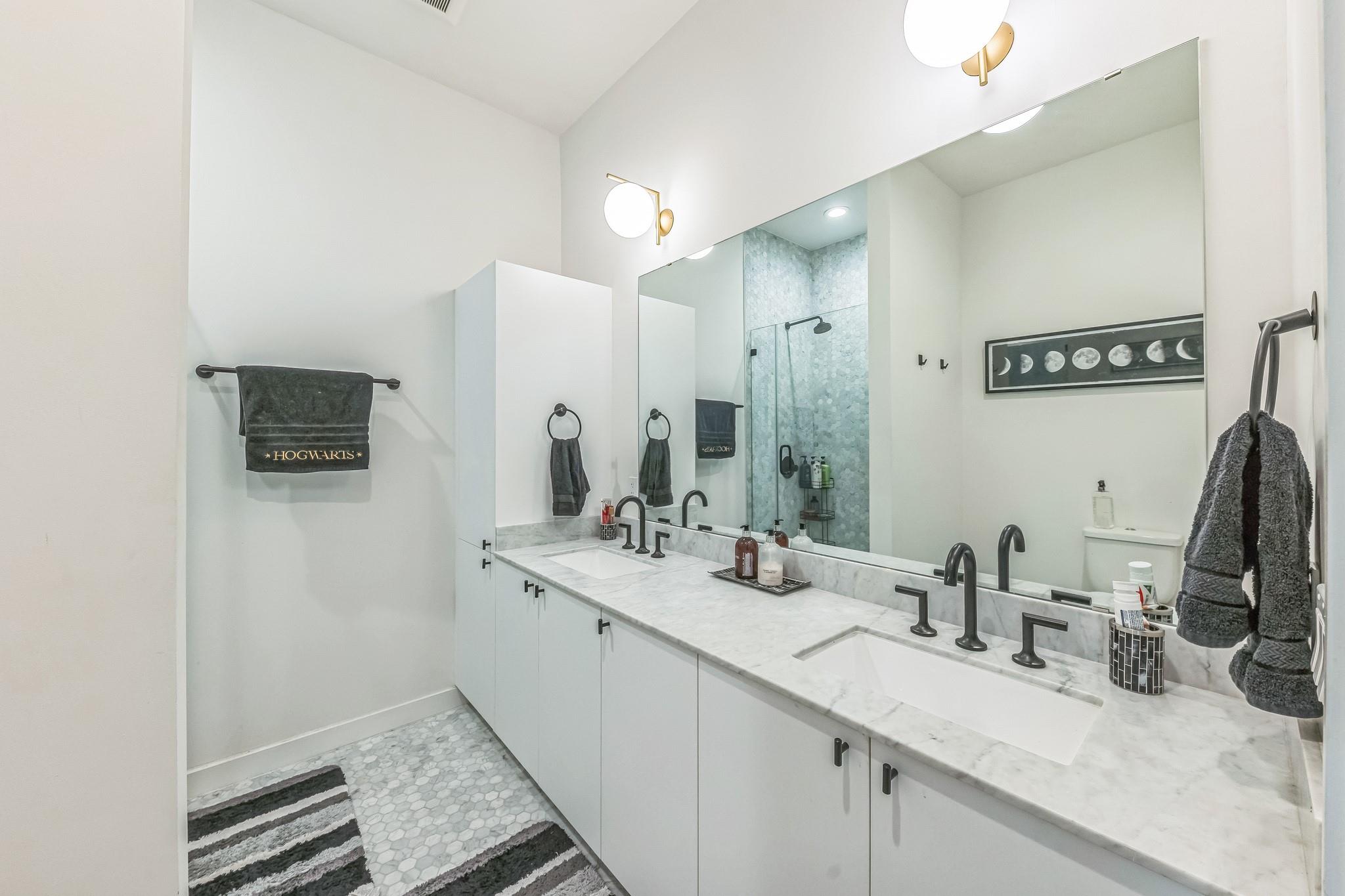 800 Embassy Dr # 609, Austin, TX 78702