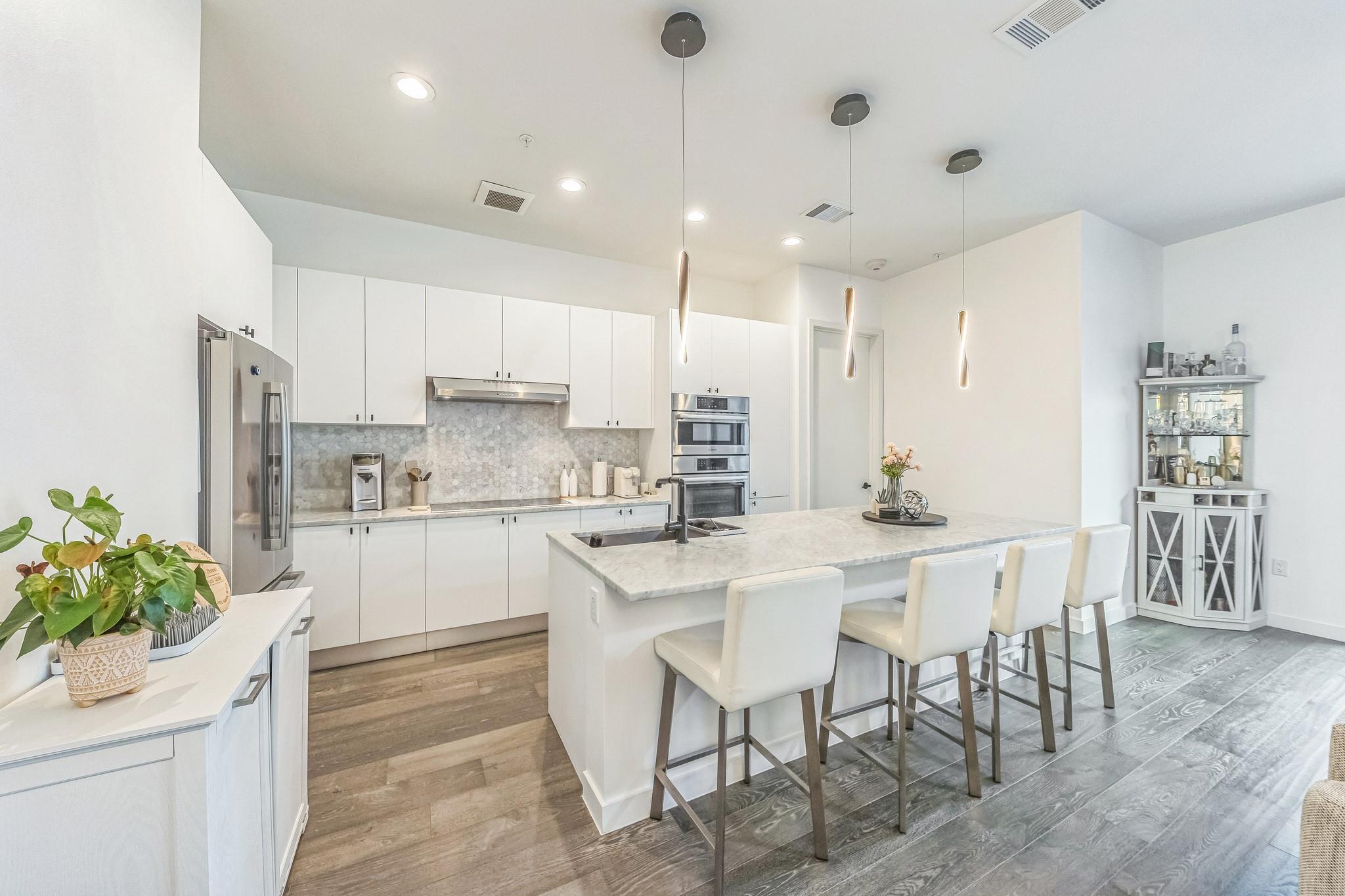 800 Embassy Dr # 609, Austin, TX 78702