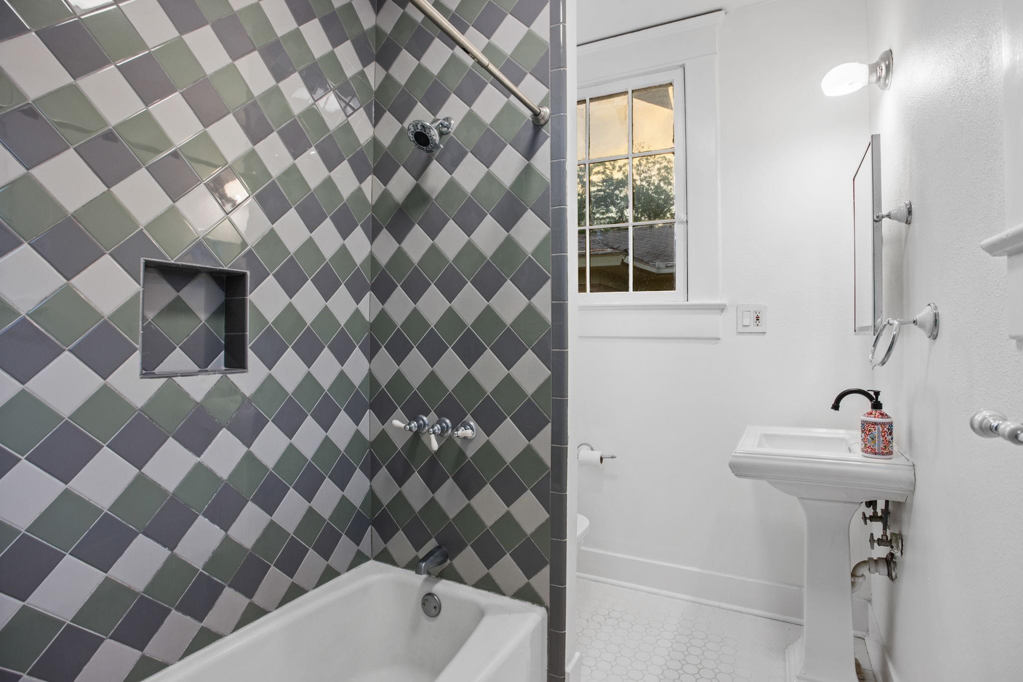607 W 32nd St, Austin, TX 78705