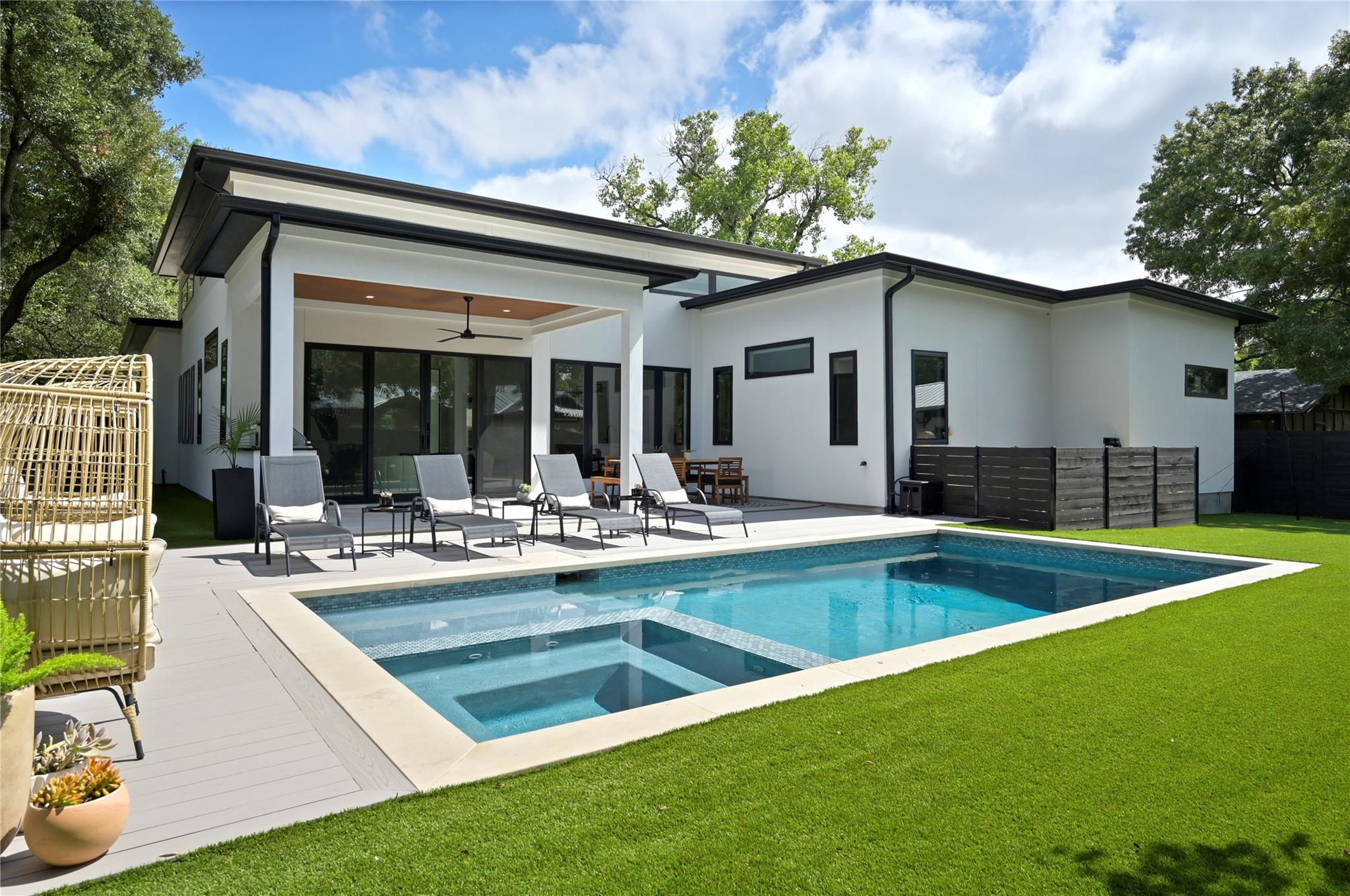 3305 Skylark Dr, Austin, TX 78757