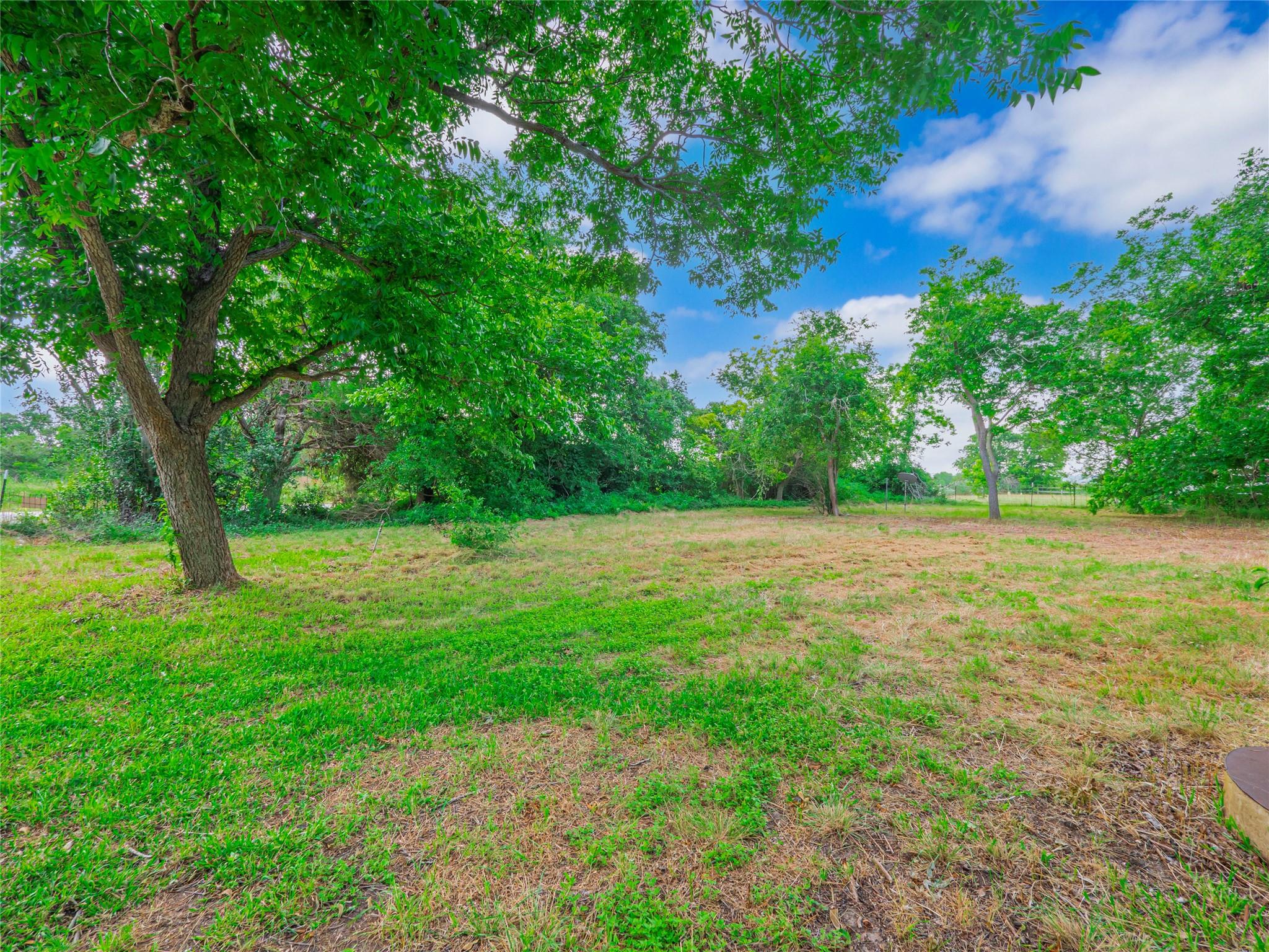 3104 S Main St, Taylor, TX 76574