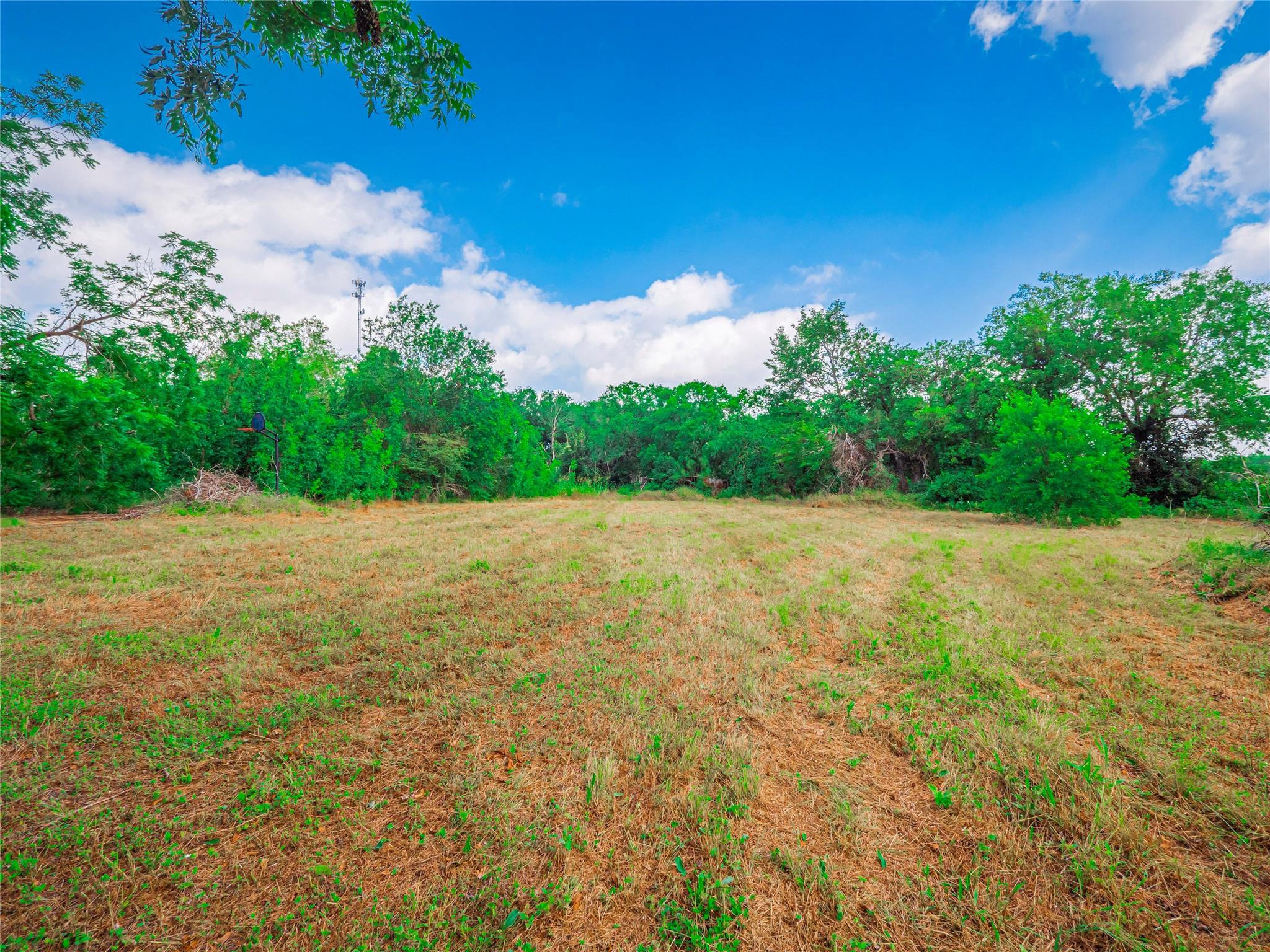 3104 S Main St, Taylor, TX 76574