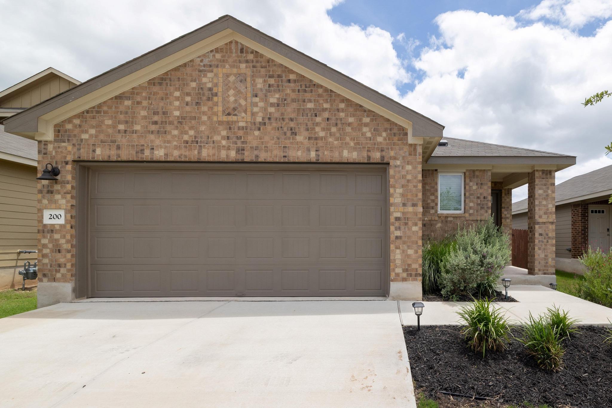 200 Outlaw Dr, Liberty Hill, TX 78642