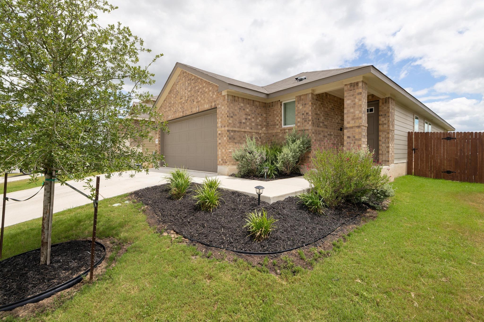 200 Outlaw Dr, Liberty Hill, TX 78642