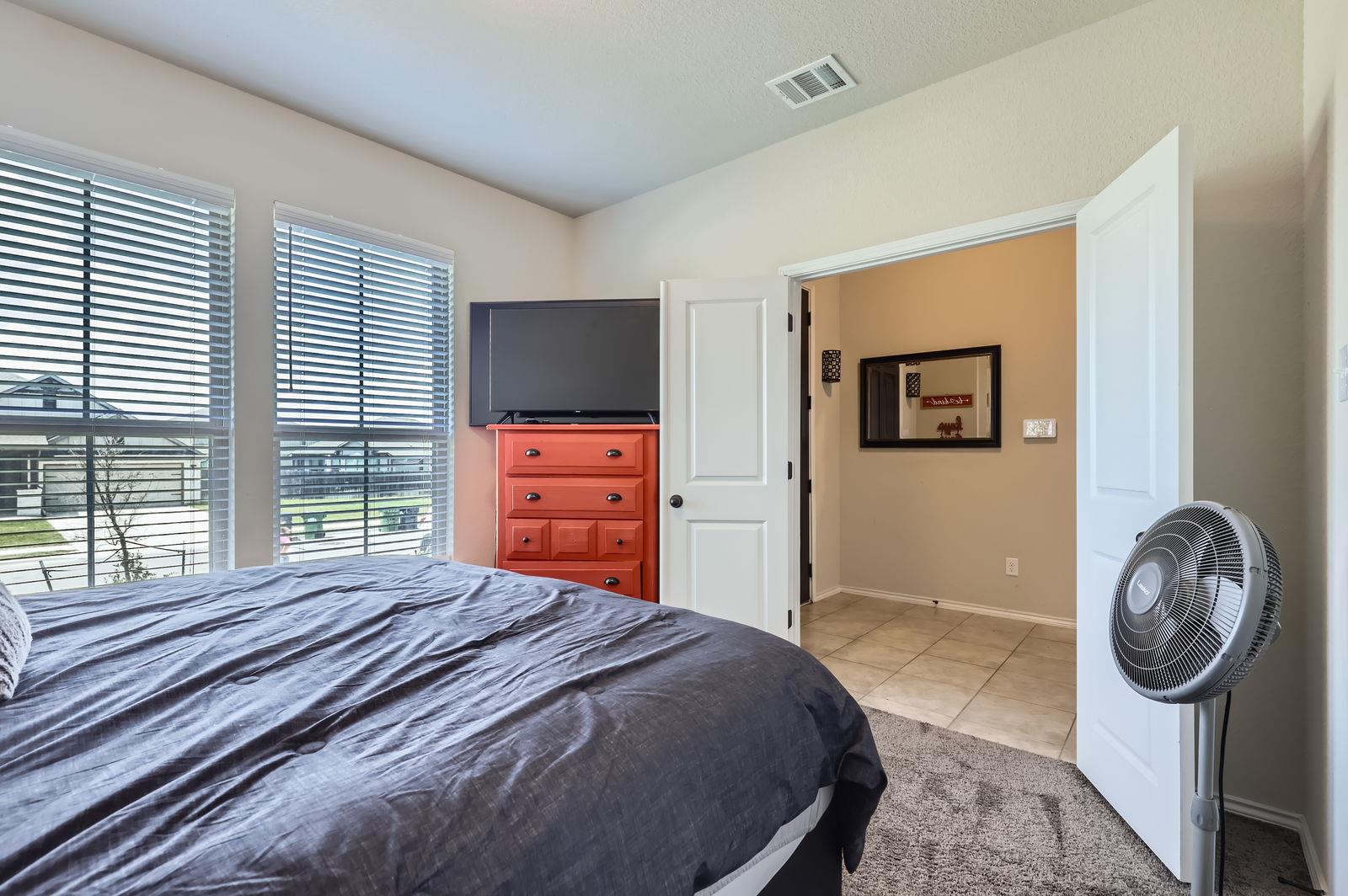 127 Scotsburg St, Hutto, TX 78634