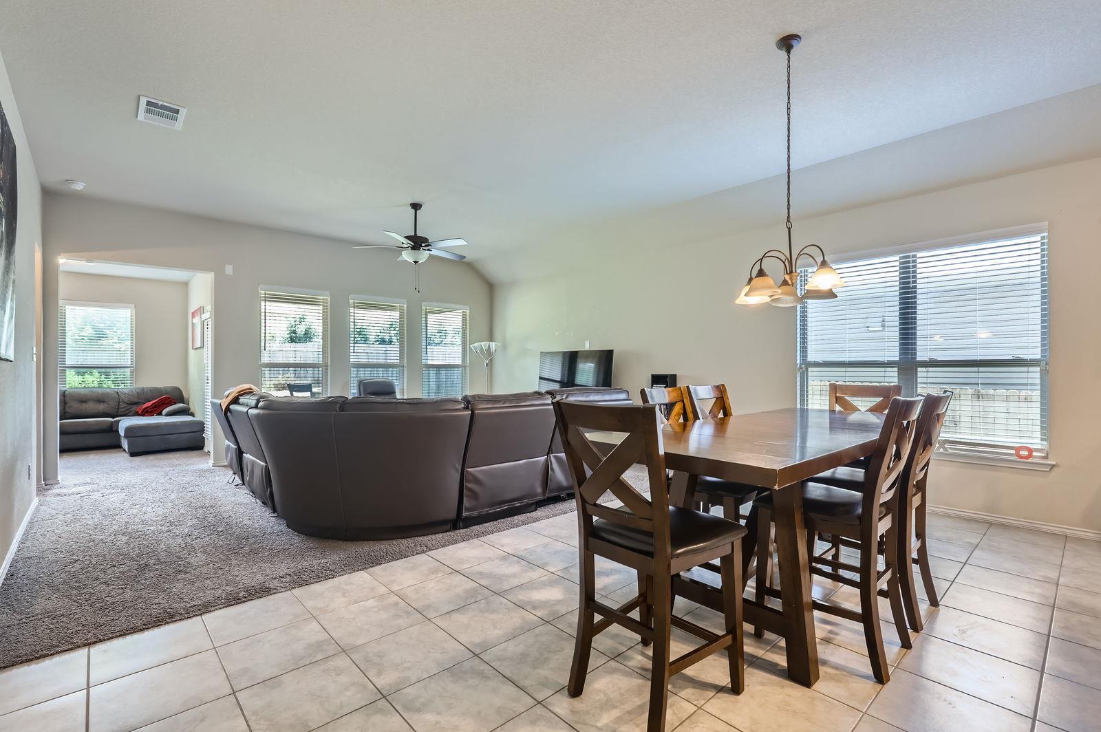 127 Scotsburg St, Hutto, TX 78634