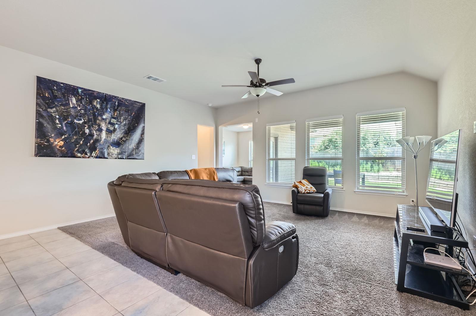 127 Scotsburg St, Hutto, TX 78634