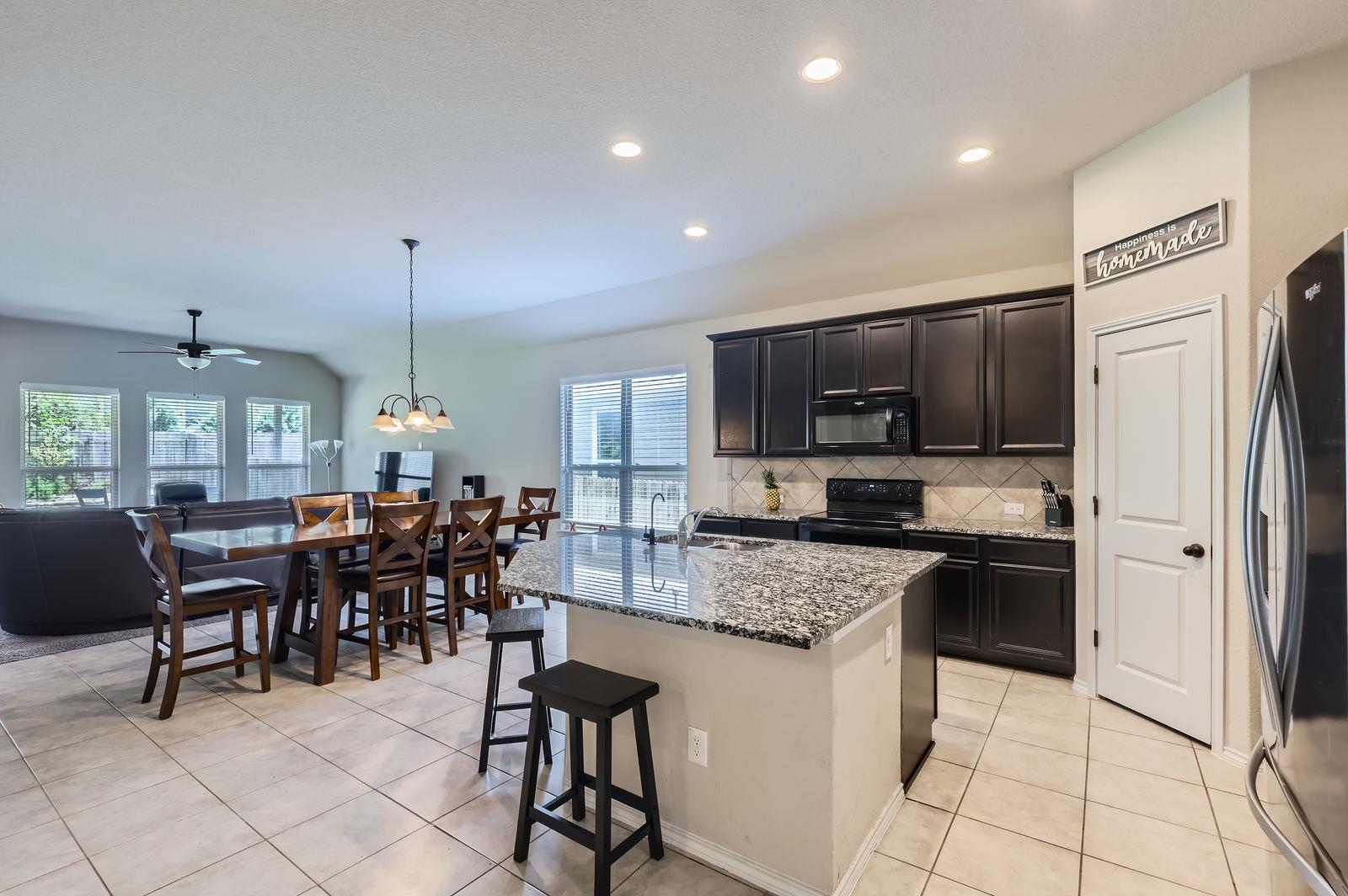 127 Scotsburg St, Hutto, TX 78634