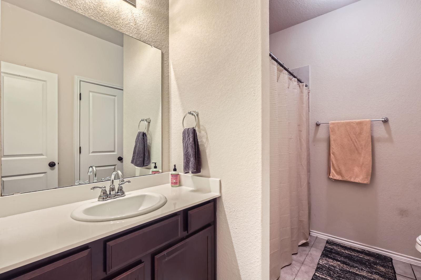 127 Scotsburg St, Hutto, TX 78634