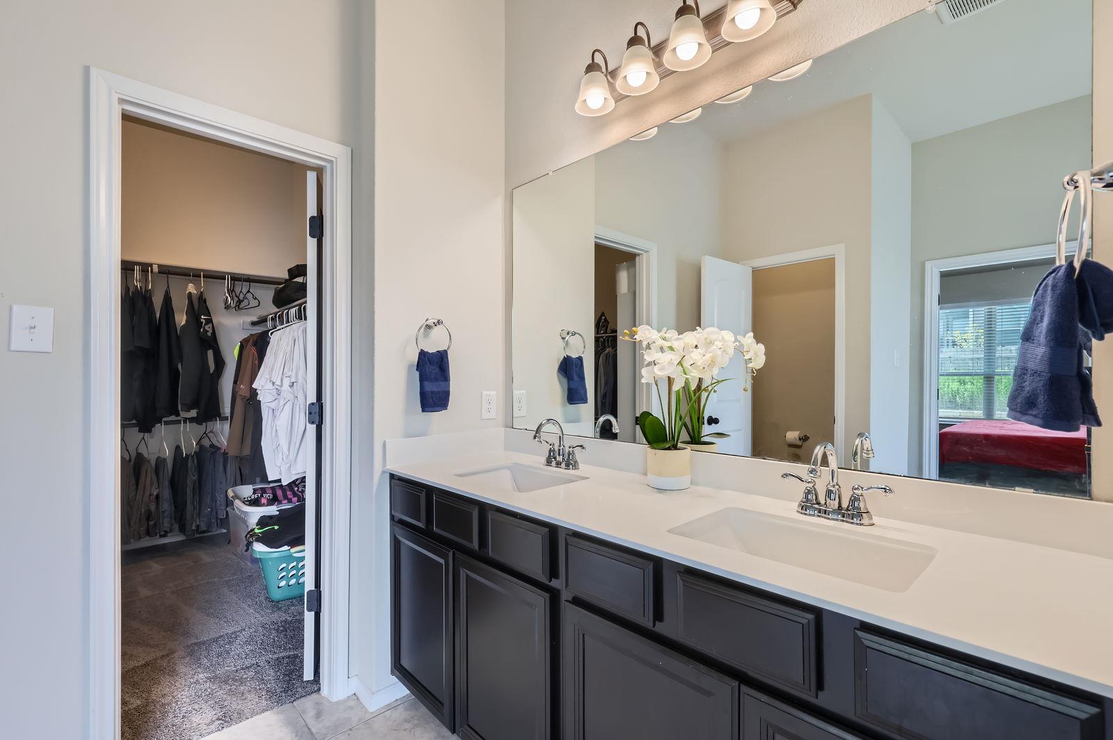127 Scotsburg St, Hutto, TX 78634