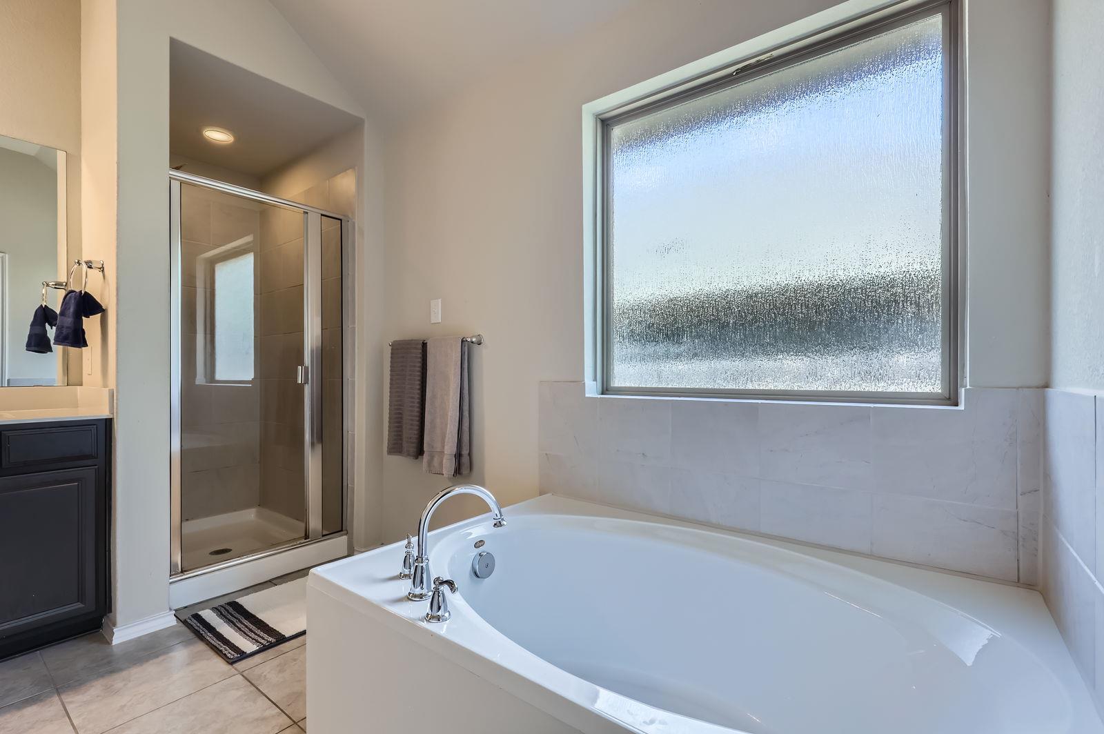 127 Scotsburg St, Hutto, TX 78634