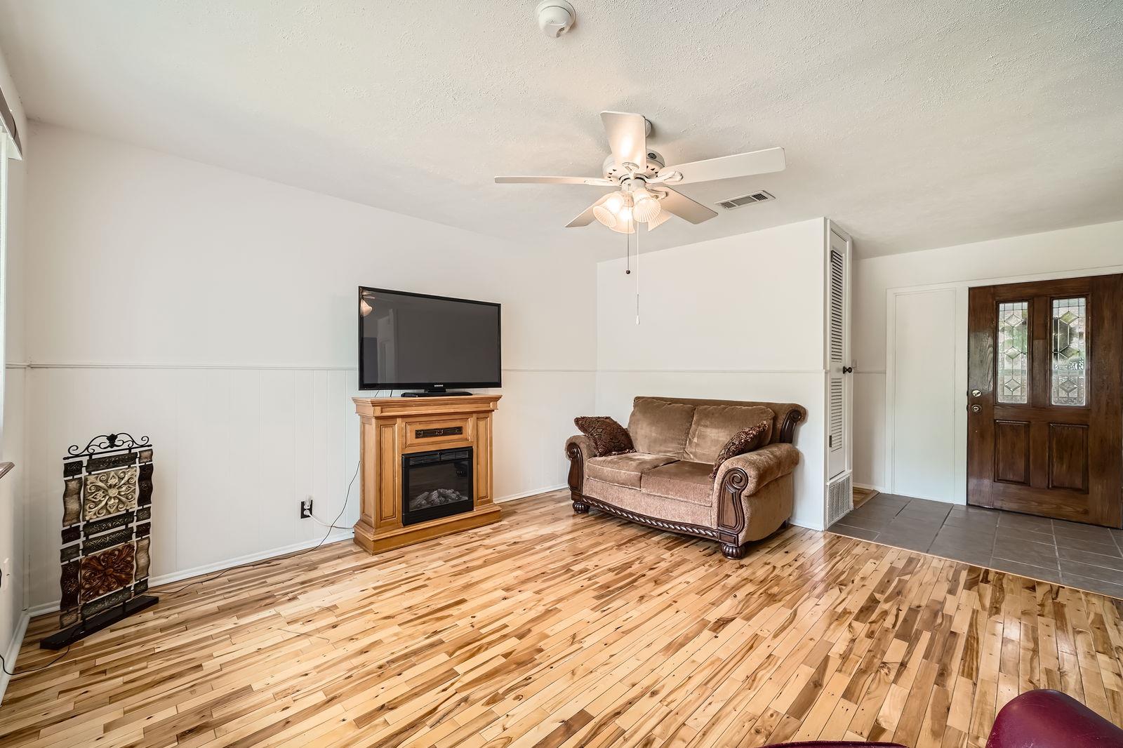914 Hermitage Dr, Austin, TX 78753
