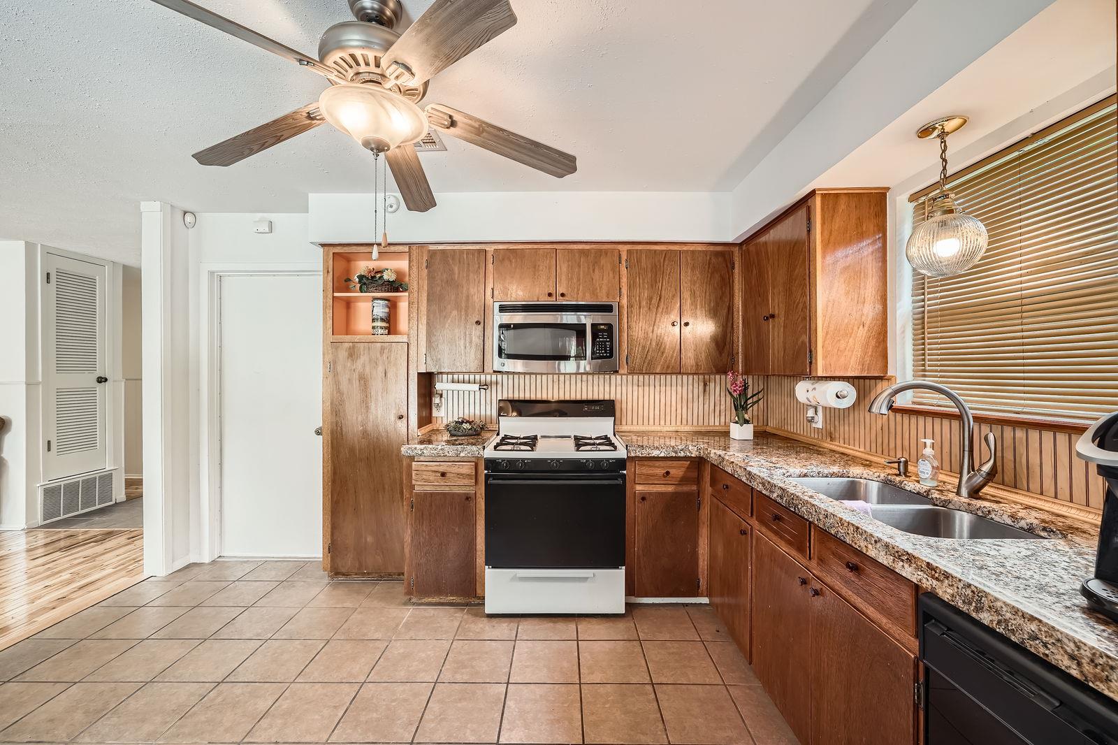 914 Hermitage Dr, Austin, TX 78753