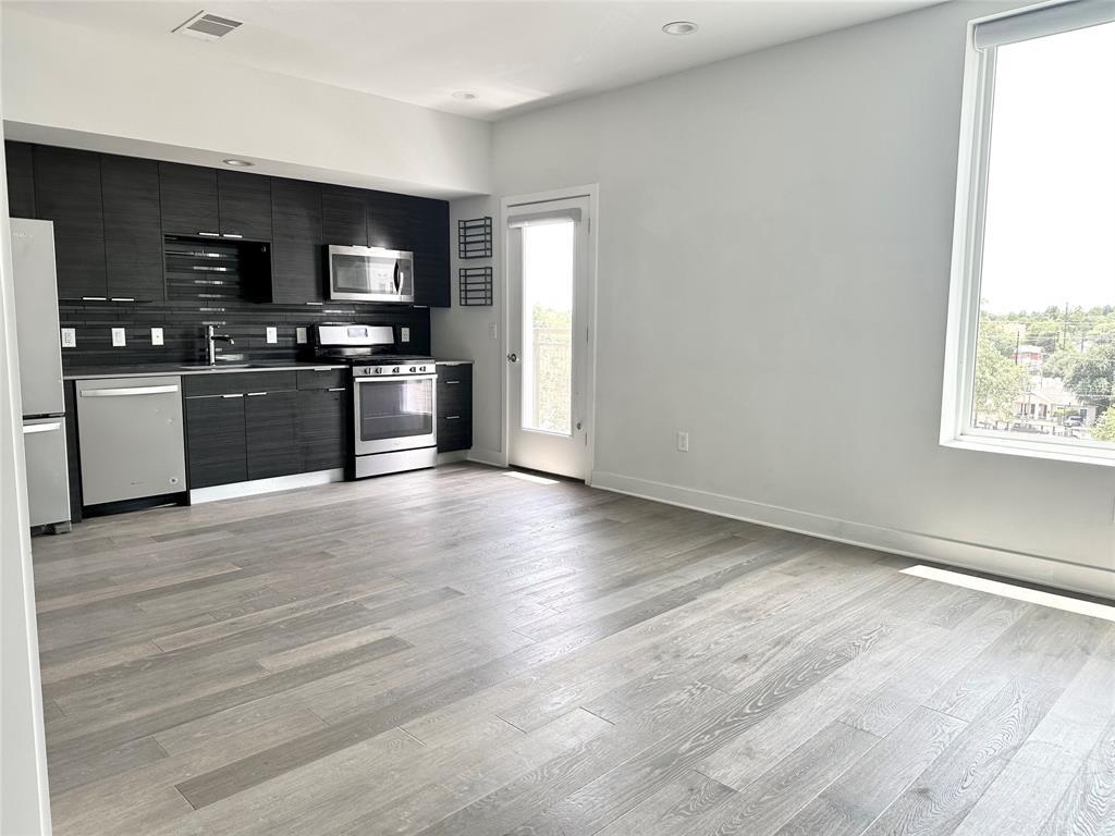 1800 E 4th St # 305, Austin, TX 78702