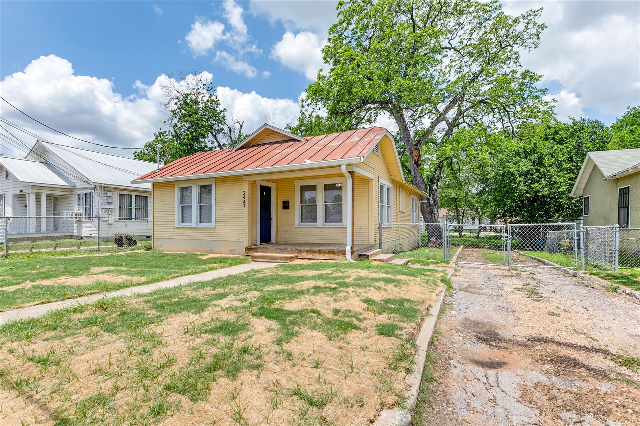 2447 E Houston St, San Antonio, TX 78202