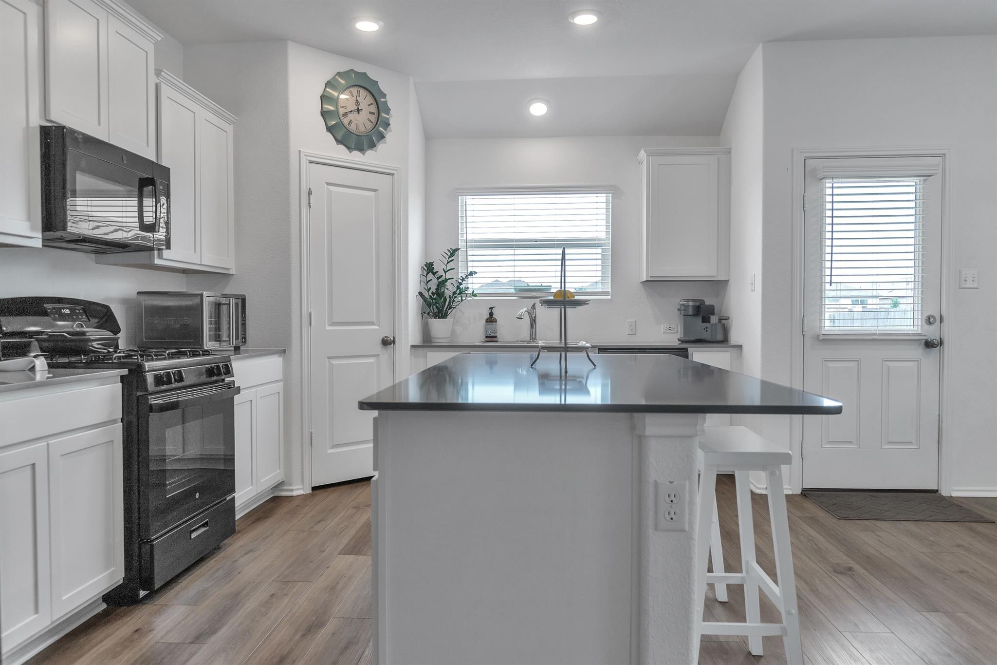 408 Sebring Cir, Hutto, TX 78634
