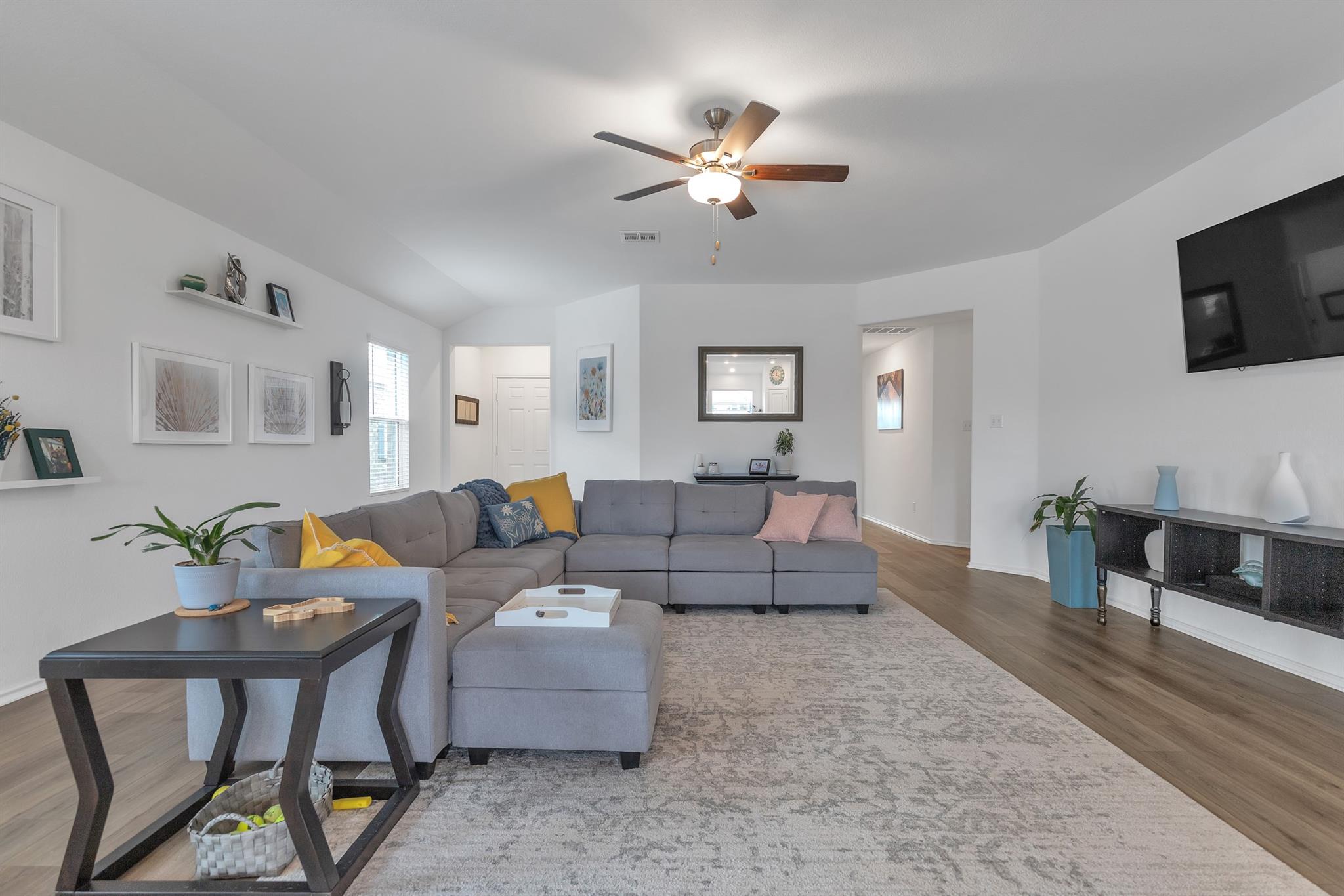 408 Sebring Cir, Hutto, TX 78634