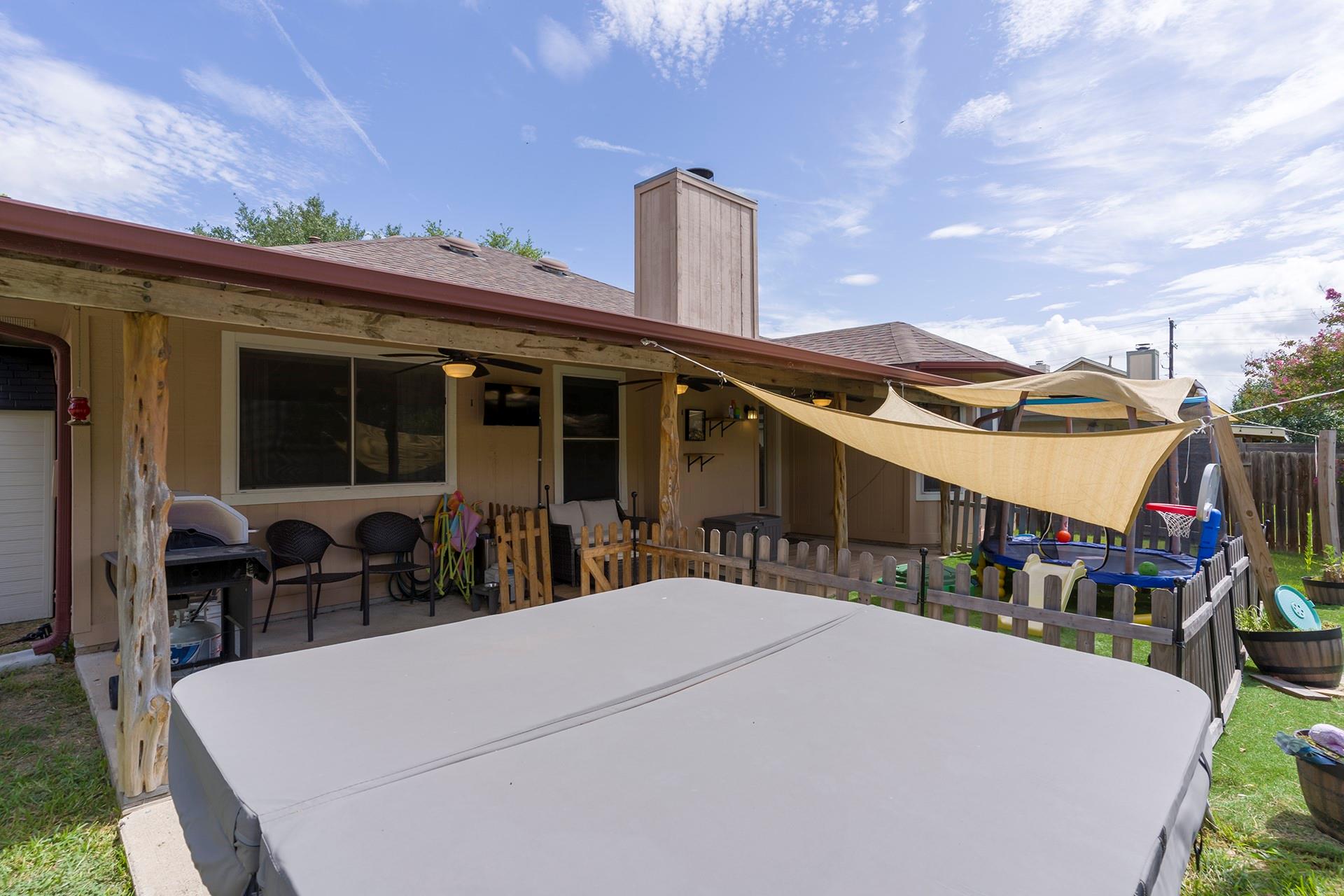906 Iris Dr, Georgetown, TX 78626