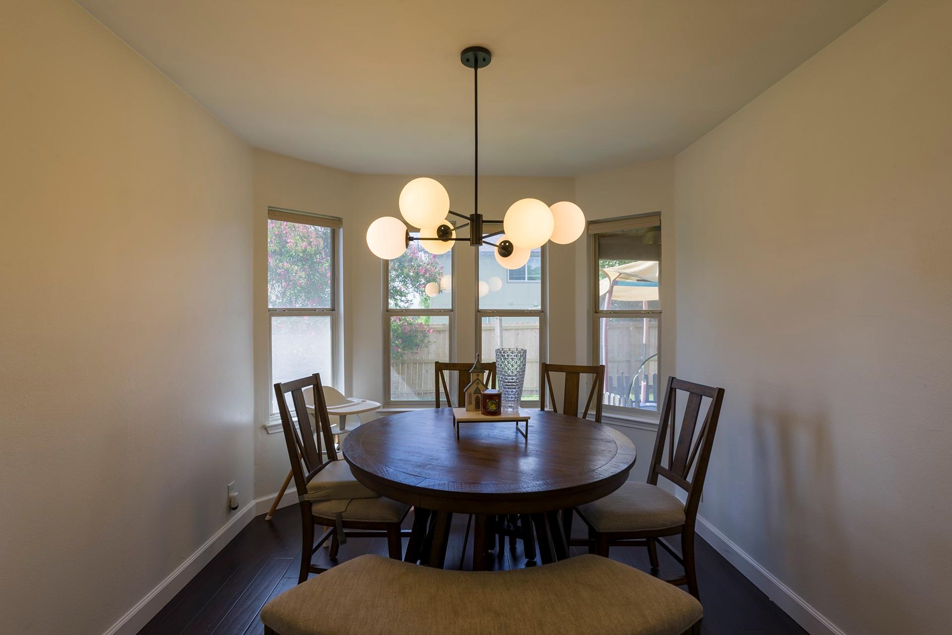 906 Iris Dr, Georgetown, TX 78626