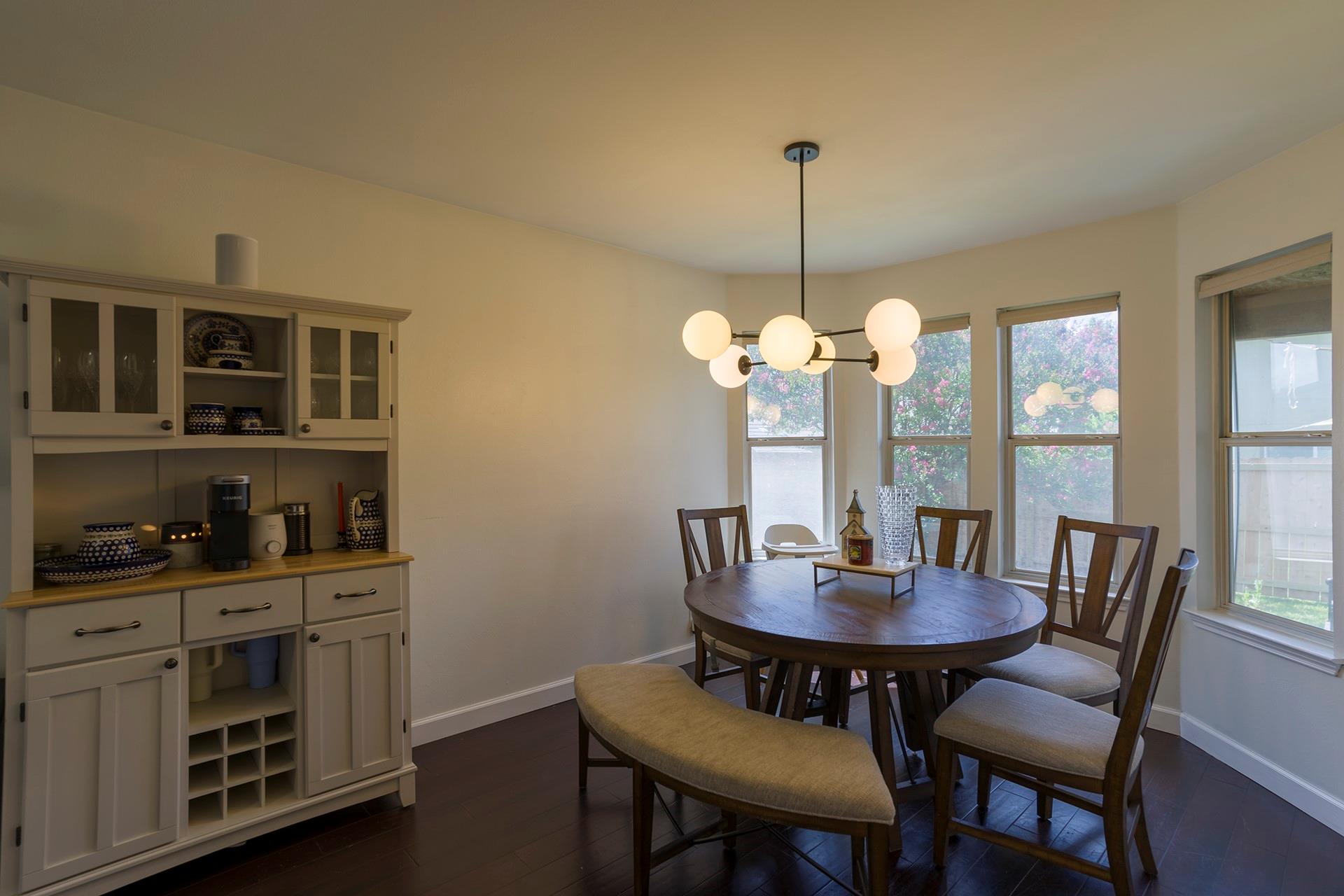 906 Iris Dr, Georgetown, TX 78626