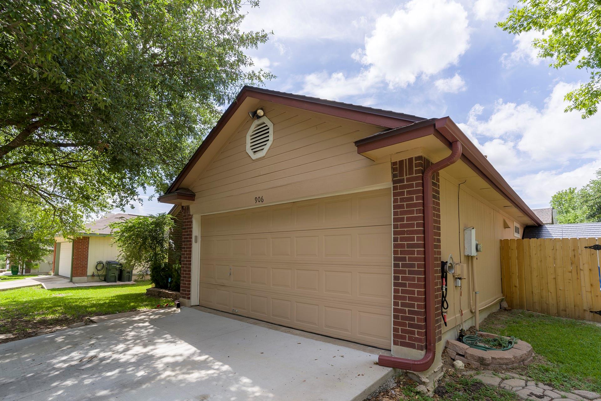 906 Iris Dr, Georgetown, TX 78626