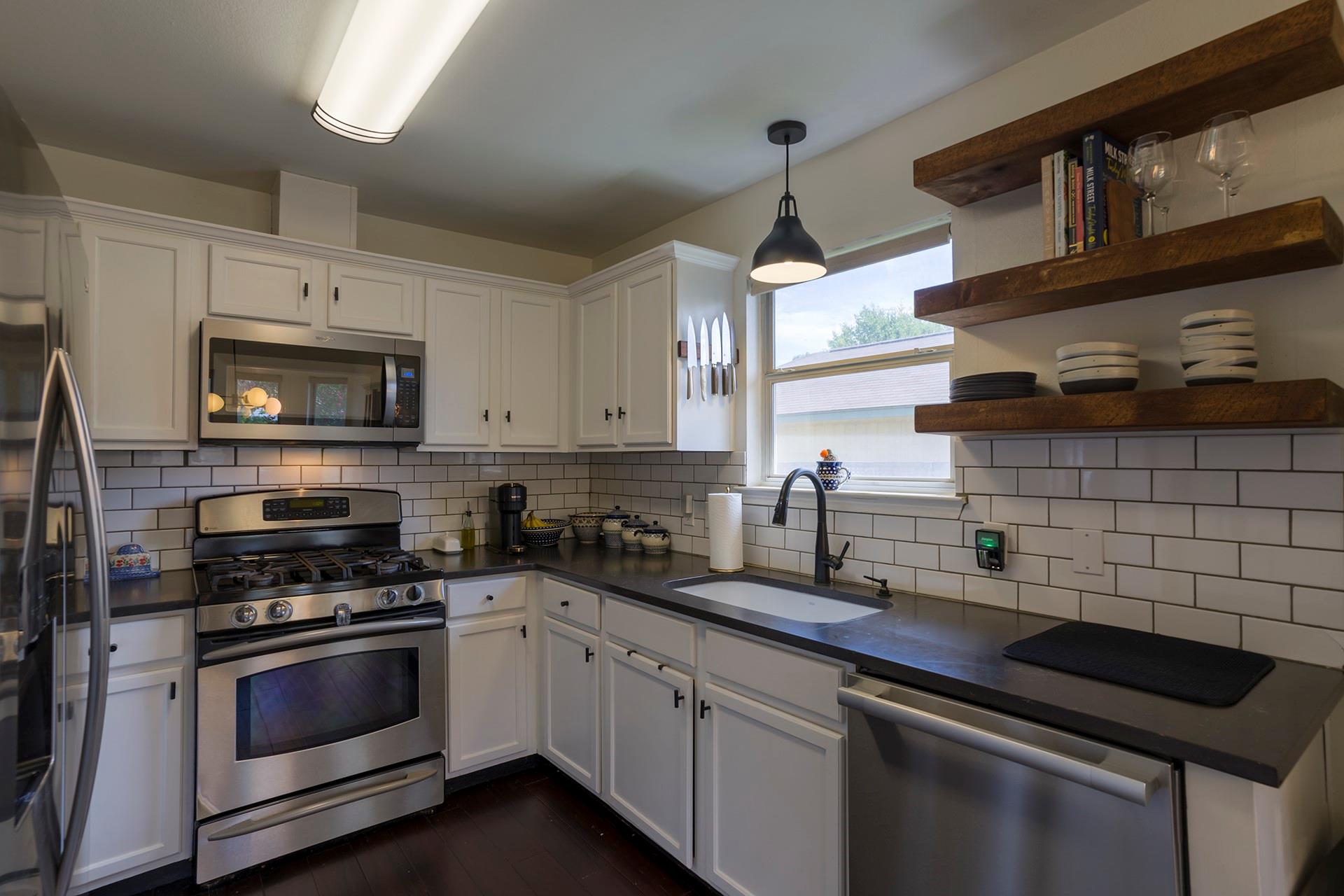 906 Iris Dr, Georgetown, TX 78626