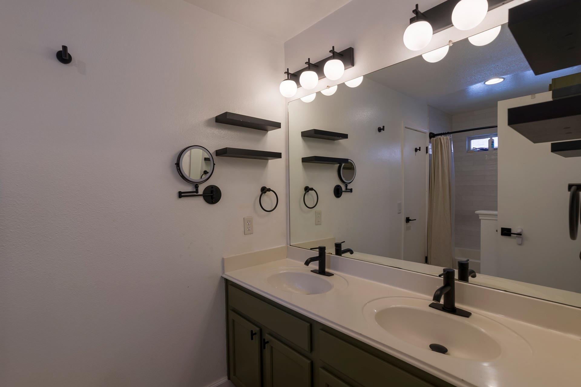 906 Iris Dr, Georgetown, TX 78626
