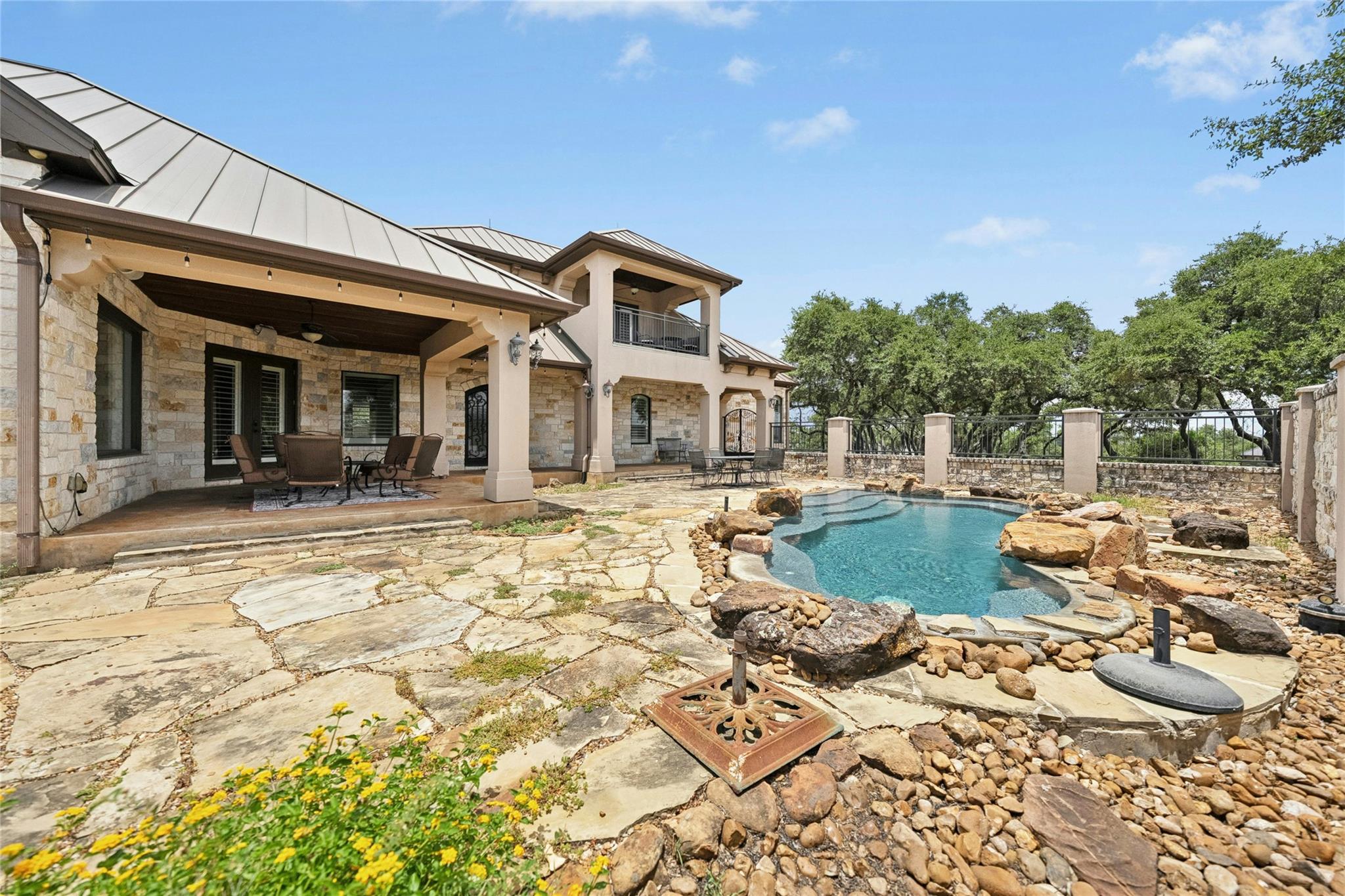1073 Las Brisas Dr, Canyon Lake, TX 78133