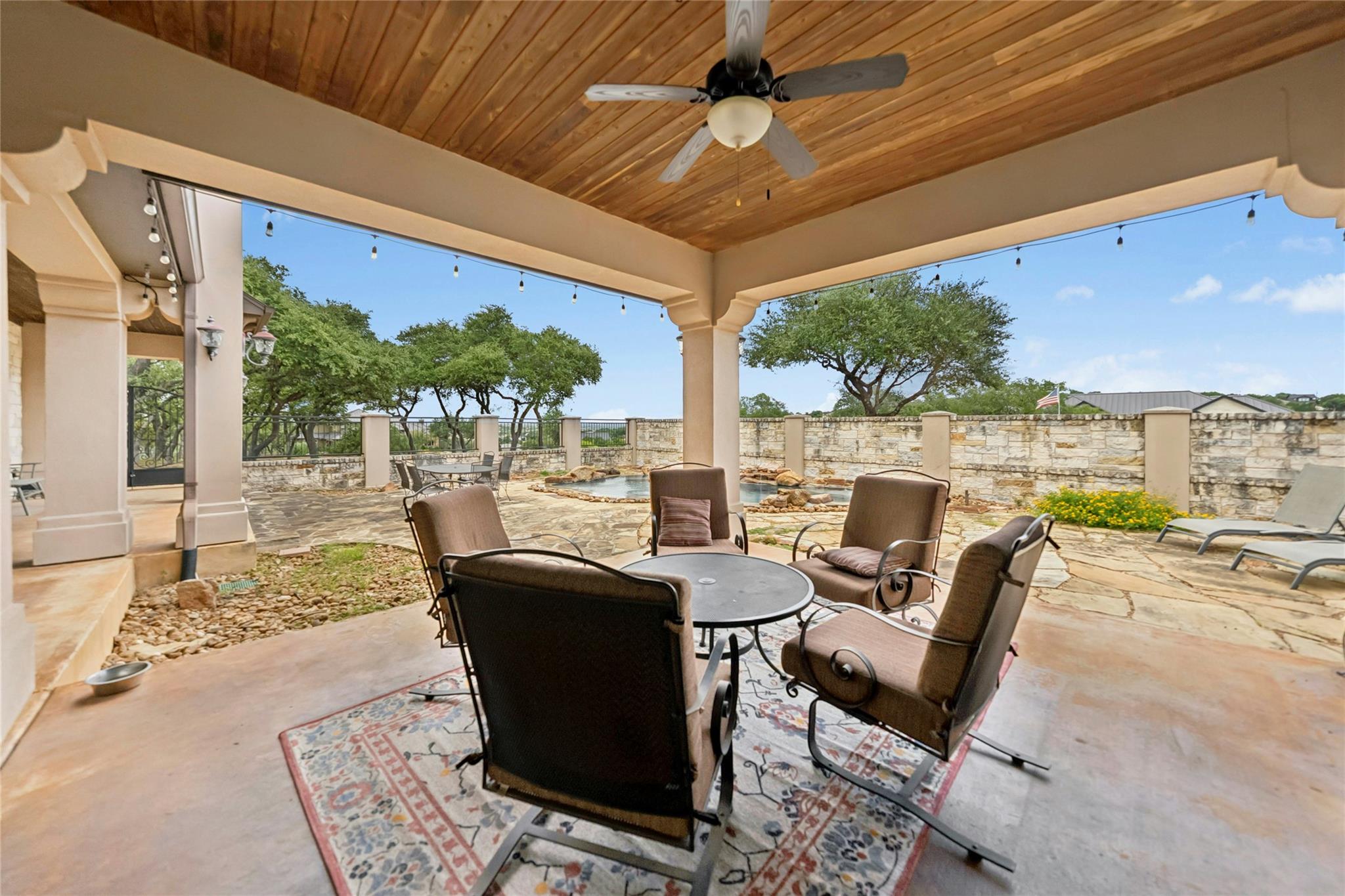 1073 Las Brisas Dr, Canyon Lake, TX 78133