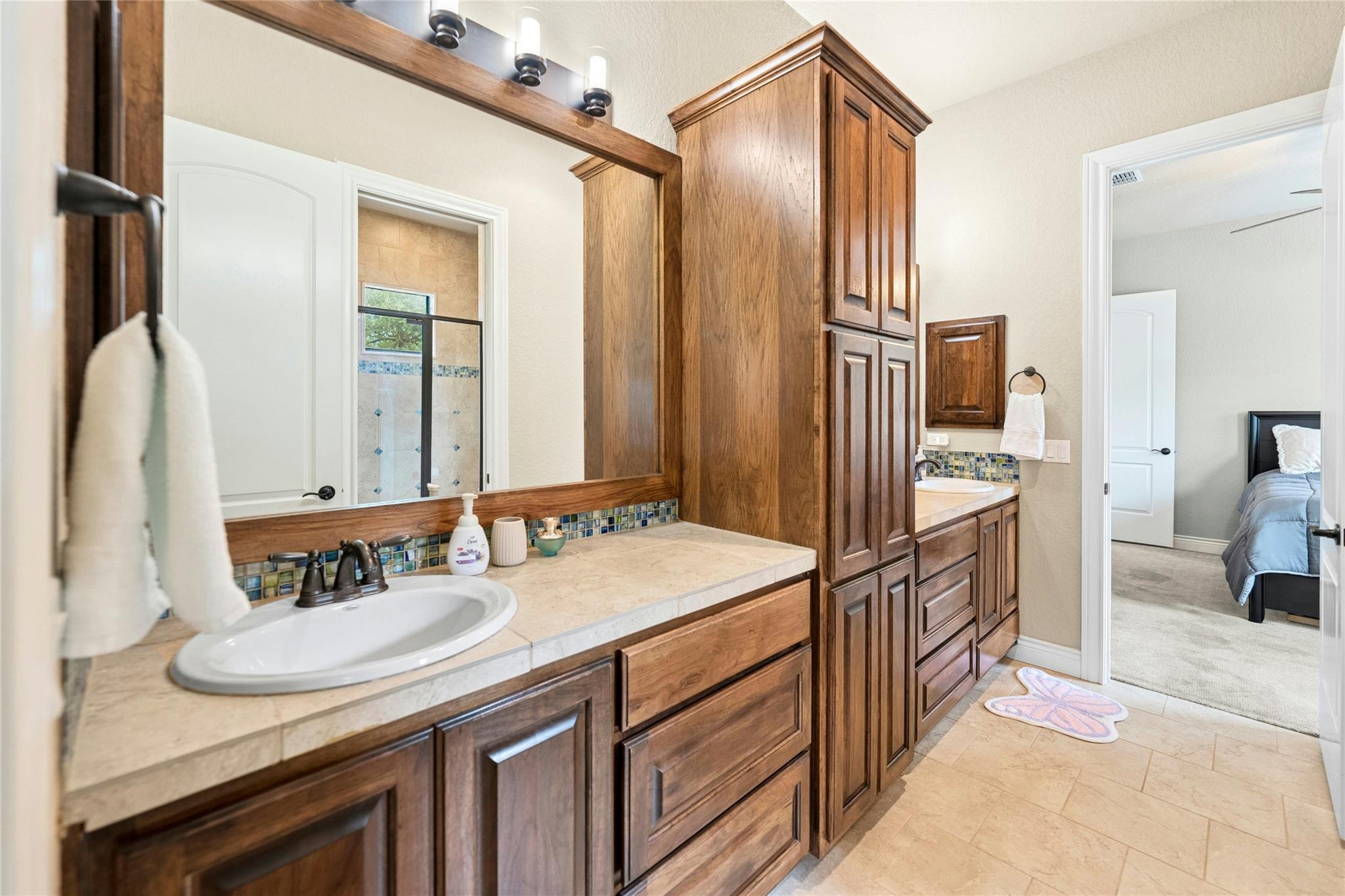 1073 Las Brisas Dr, Canyon Lake, TX 78133