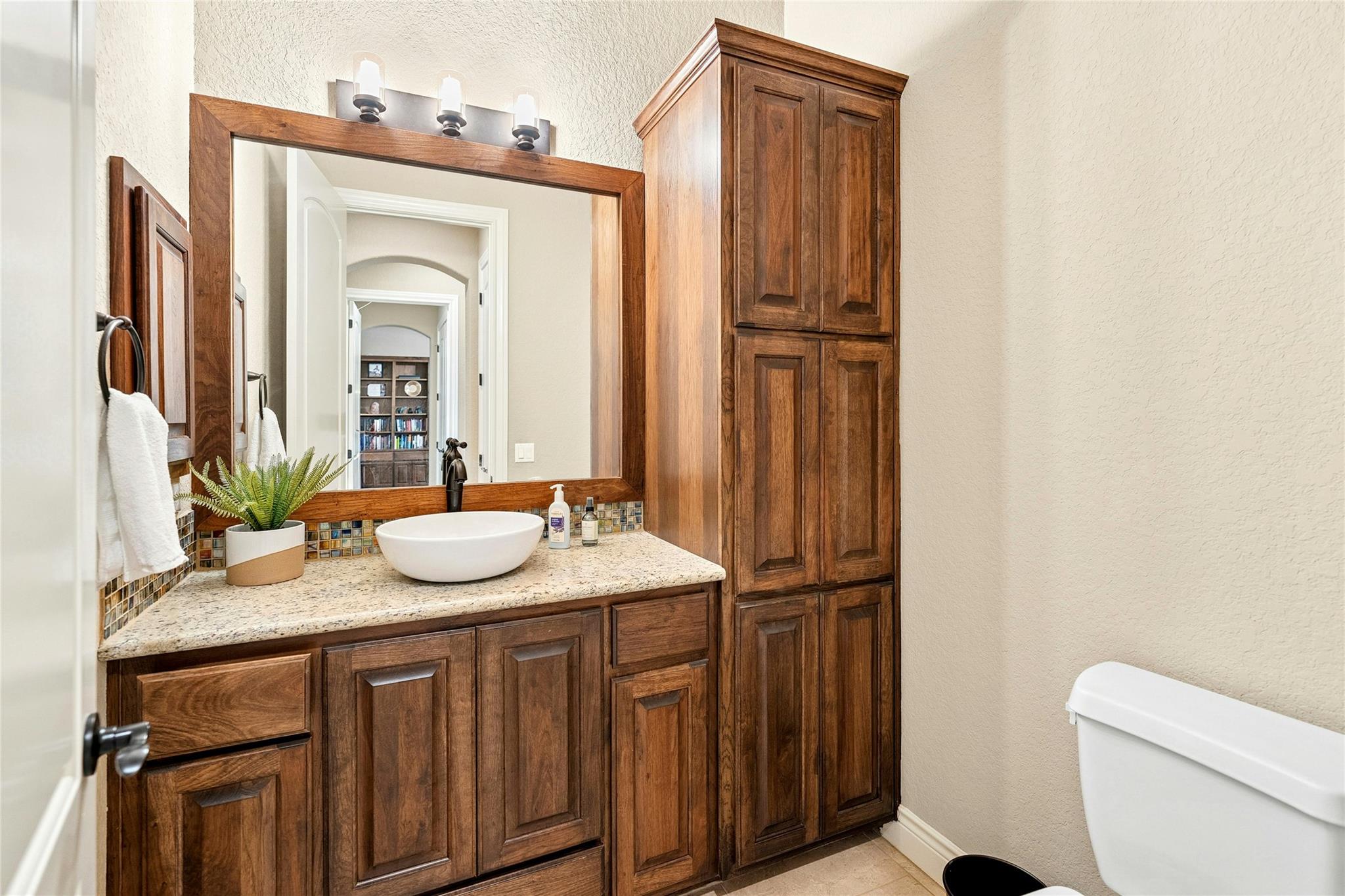 1073 Las Brisas Dr, Canyon Lake, TX 78133
