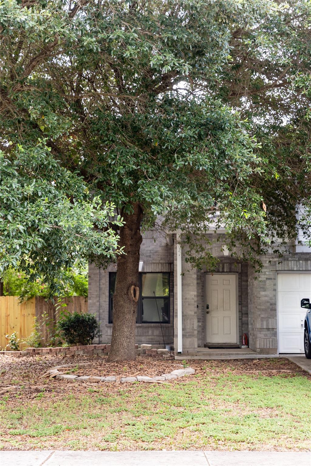 179 Lexington Rd, Kyle, TX 78640