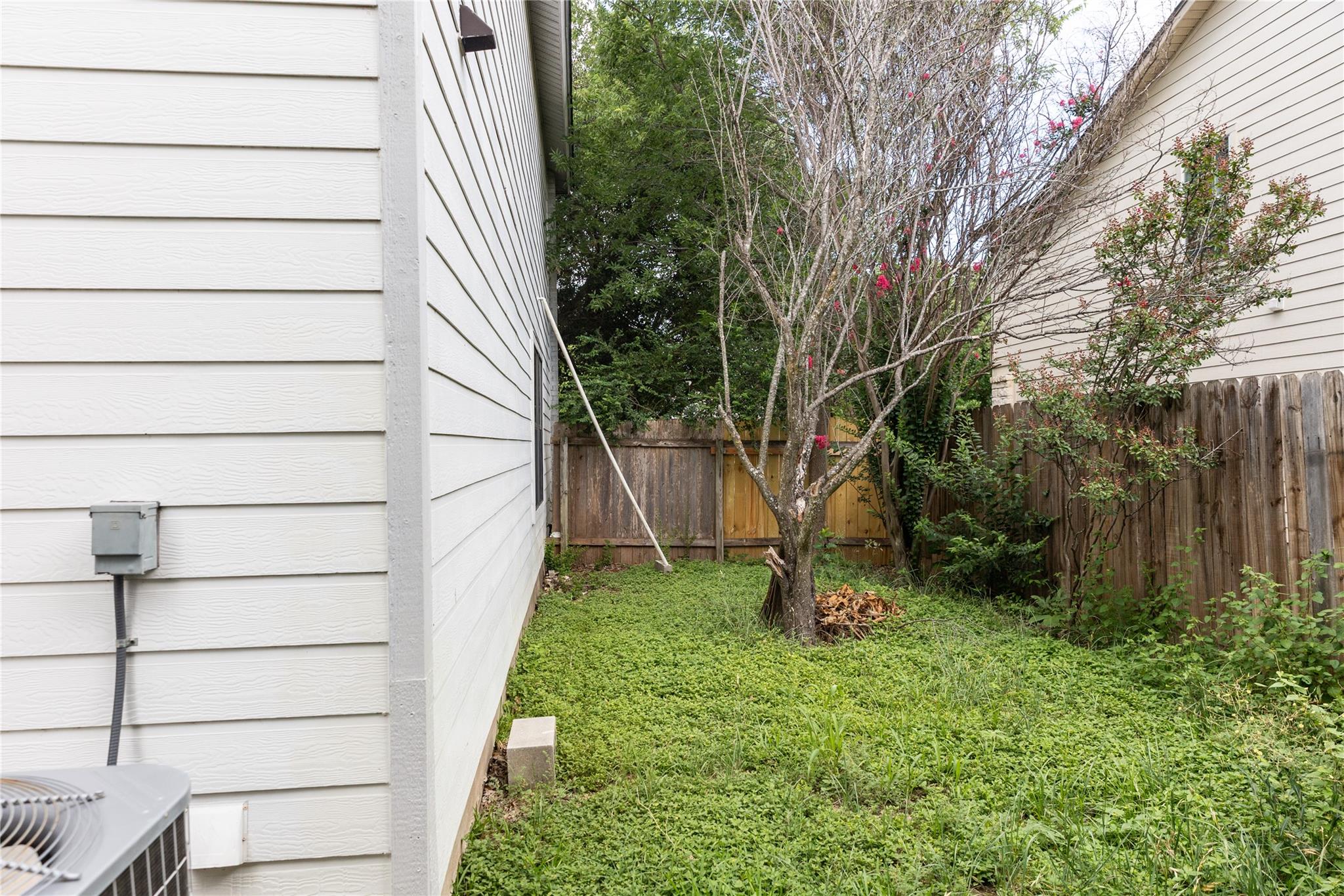 179 Lexington Rd, Kyle, TX 78640