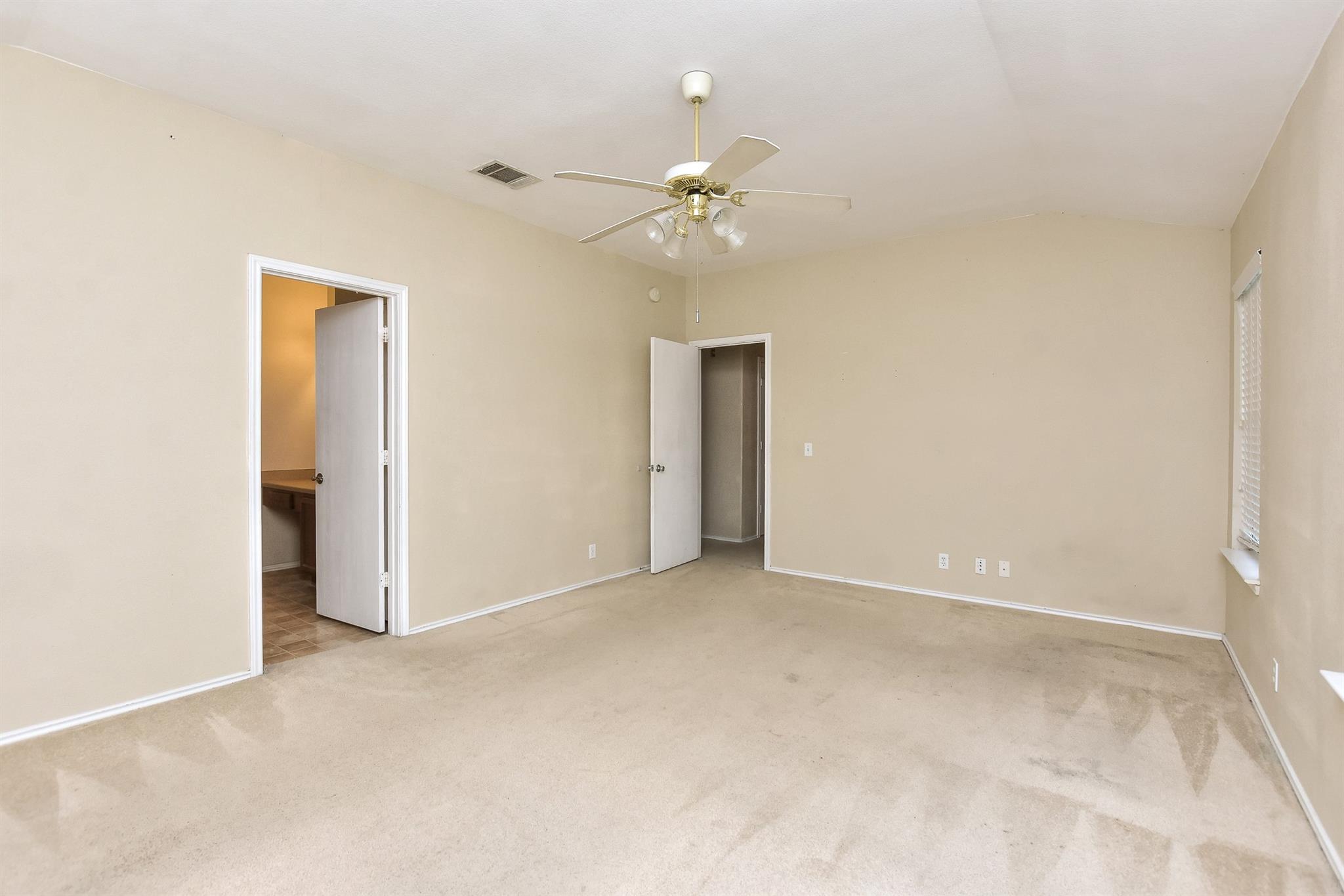 125 Holland St, Hutto, TX 78634