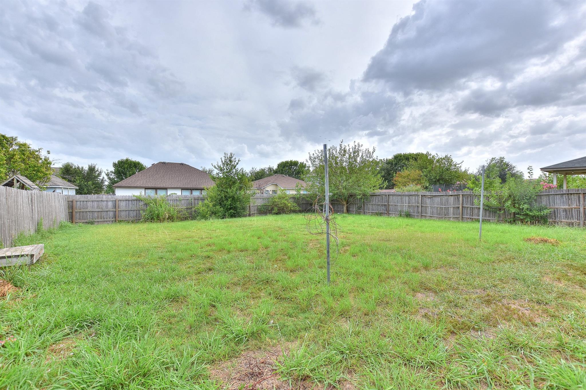 125 Holland St, Hutto, TX 78634