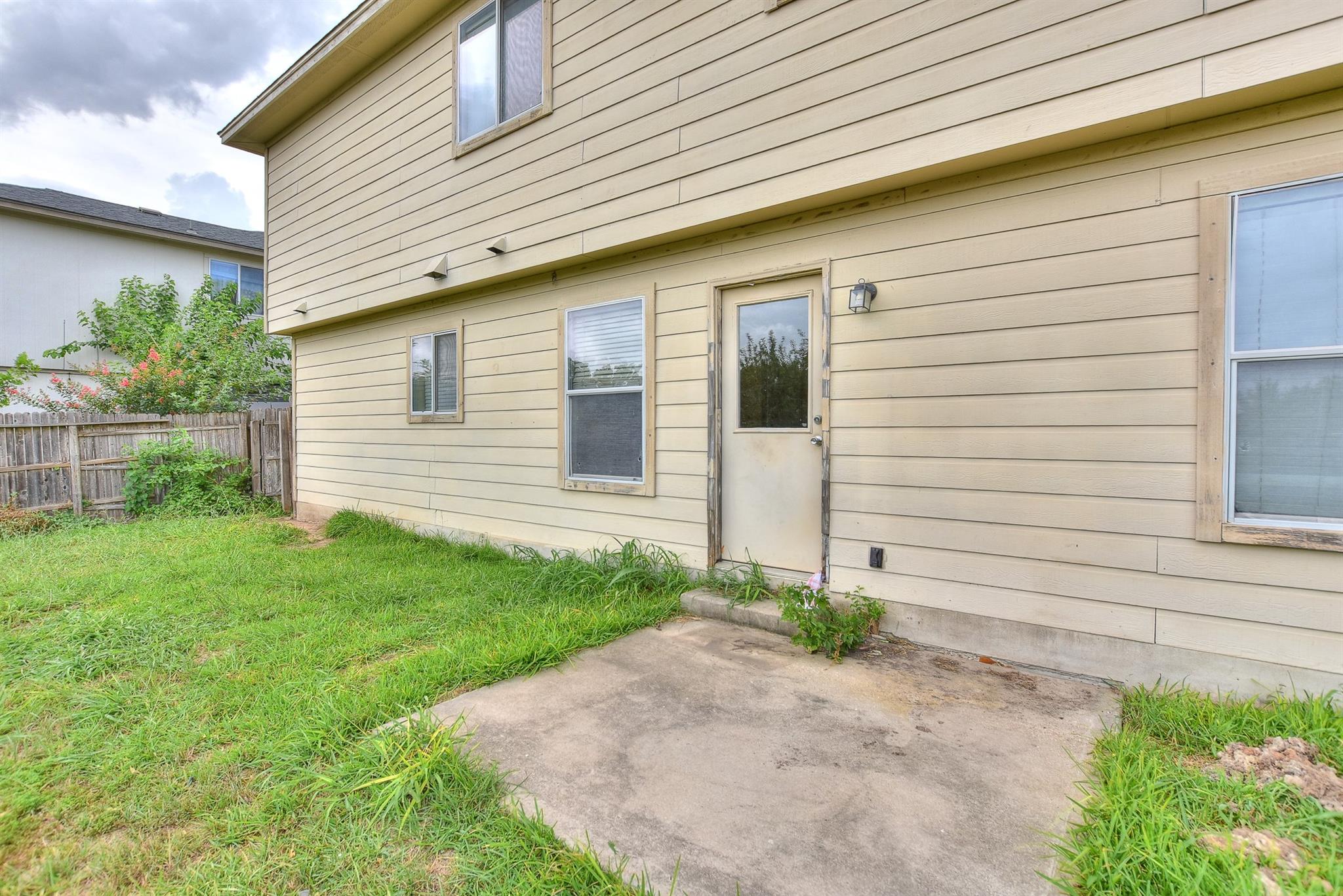 125 Holland St, Hutto, TX 78634