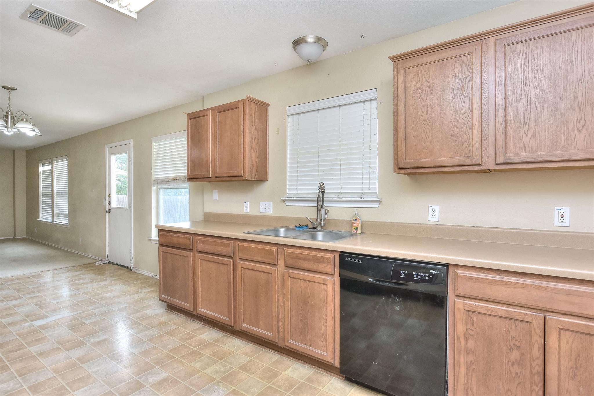 125 Holland St, Hutto, TX 78634