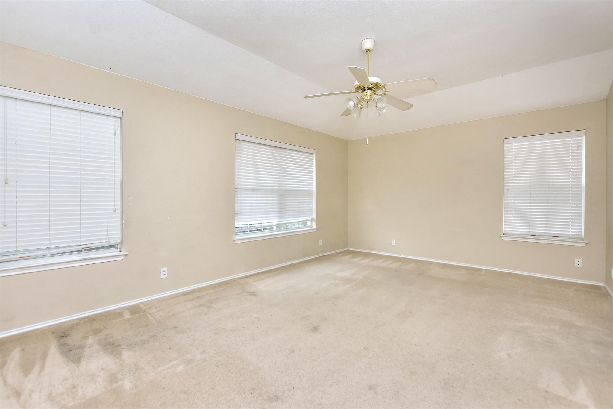 125 Holland St, Hutto, TX 78634