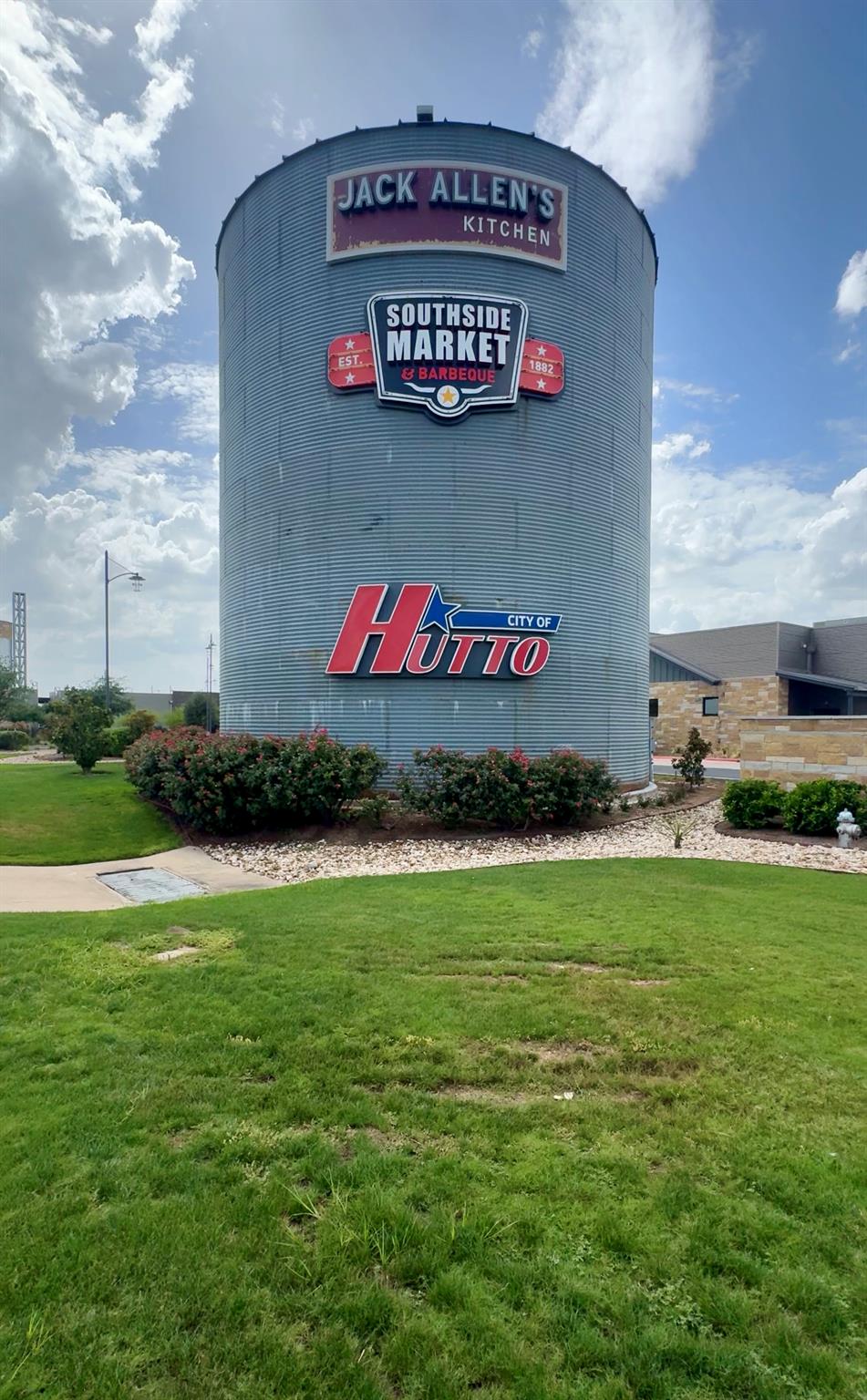 125 Holland St, Hutto, TX 78634