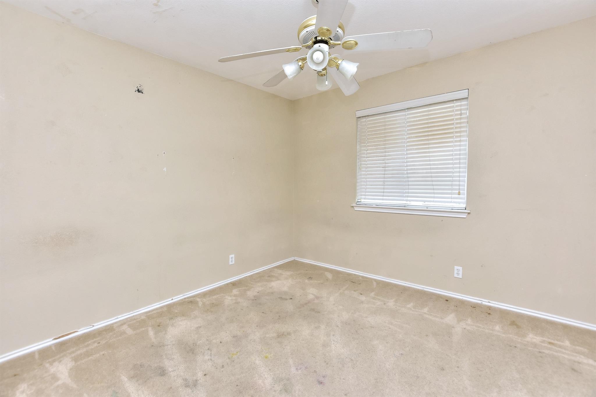 125 Holland St, Hutto, TX 78634