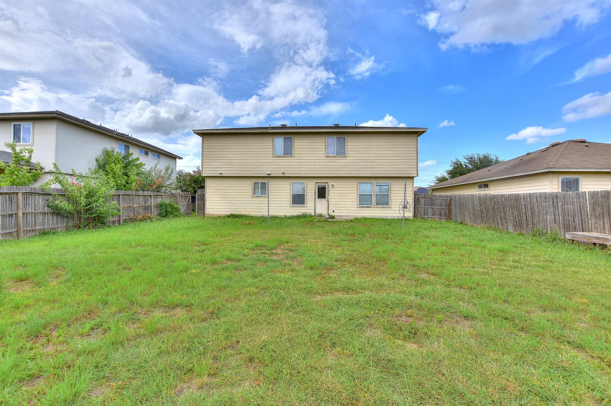 125 Holland St, Hutto, TX 78634
