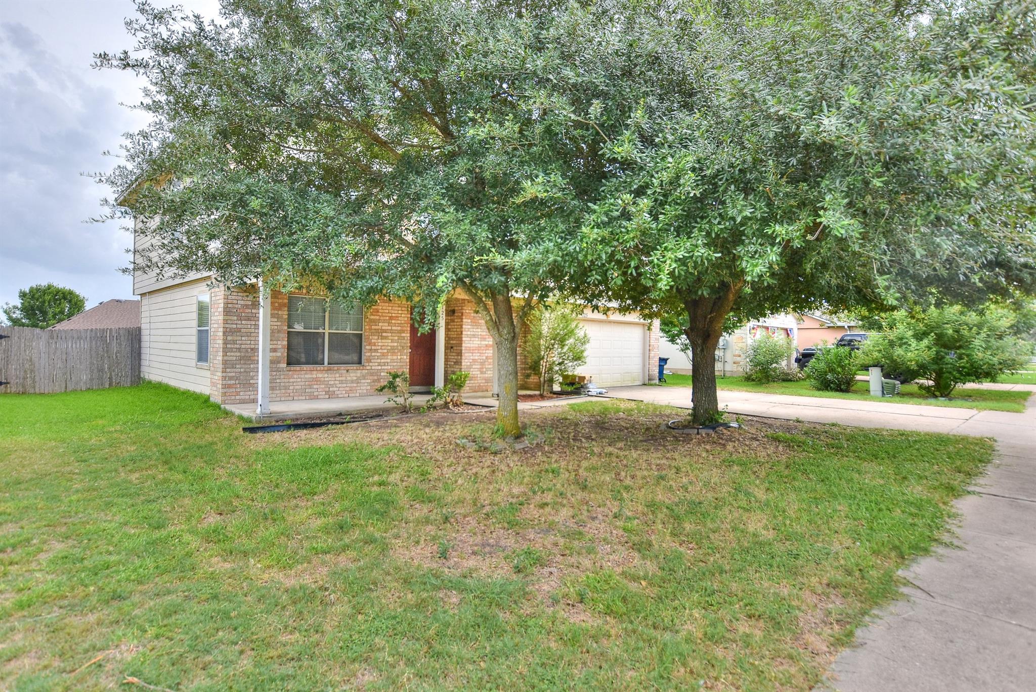 125 Holland St, Hutto, TX 78634