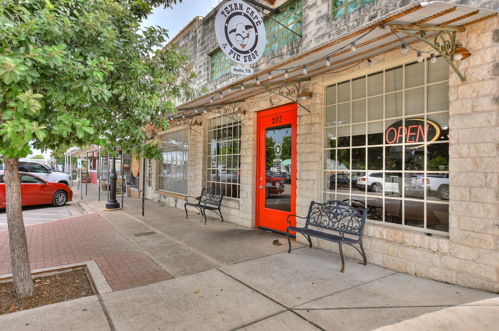 125 Holland St, Hutto, TX 78634