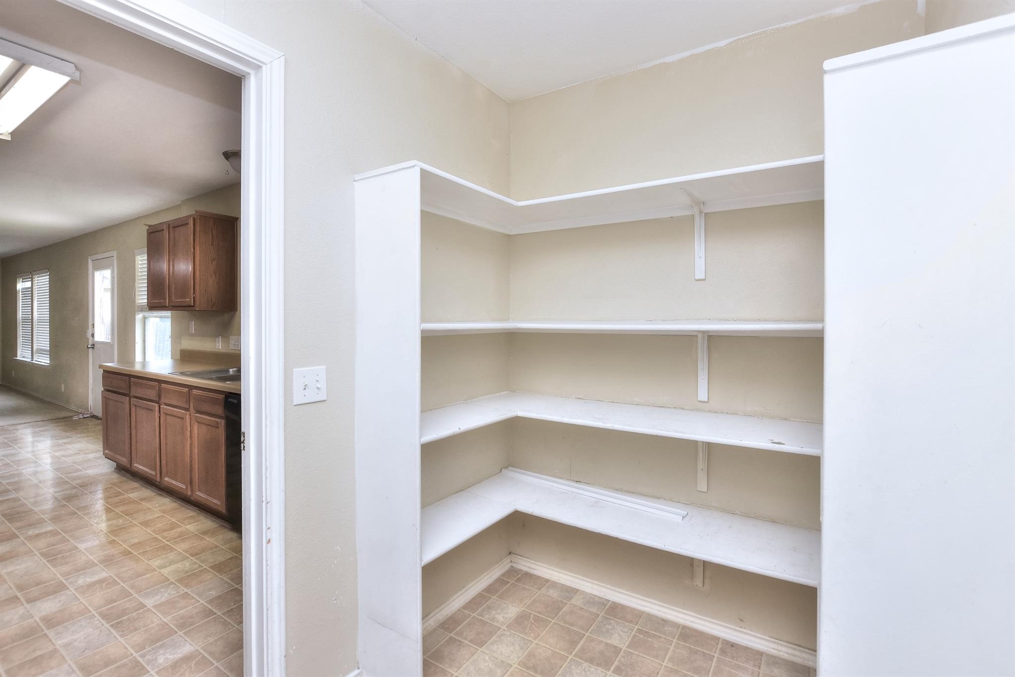 125 Holland St, Hutto, TX 78634