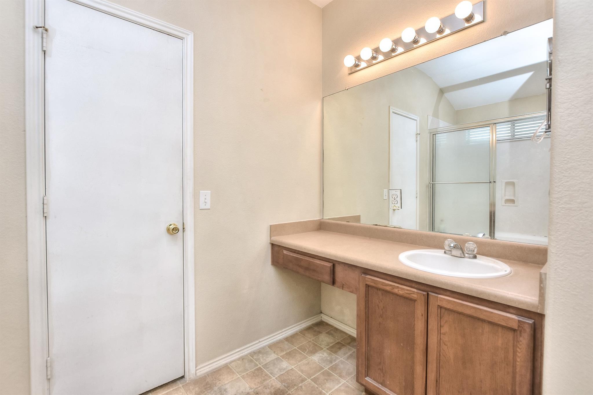 125 Holland St, Hutto, TX 78634