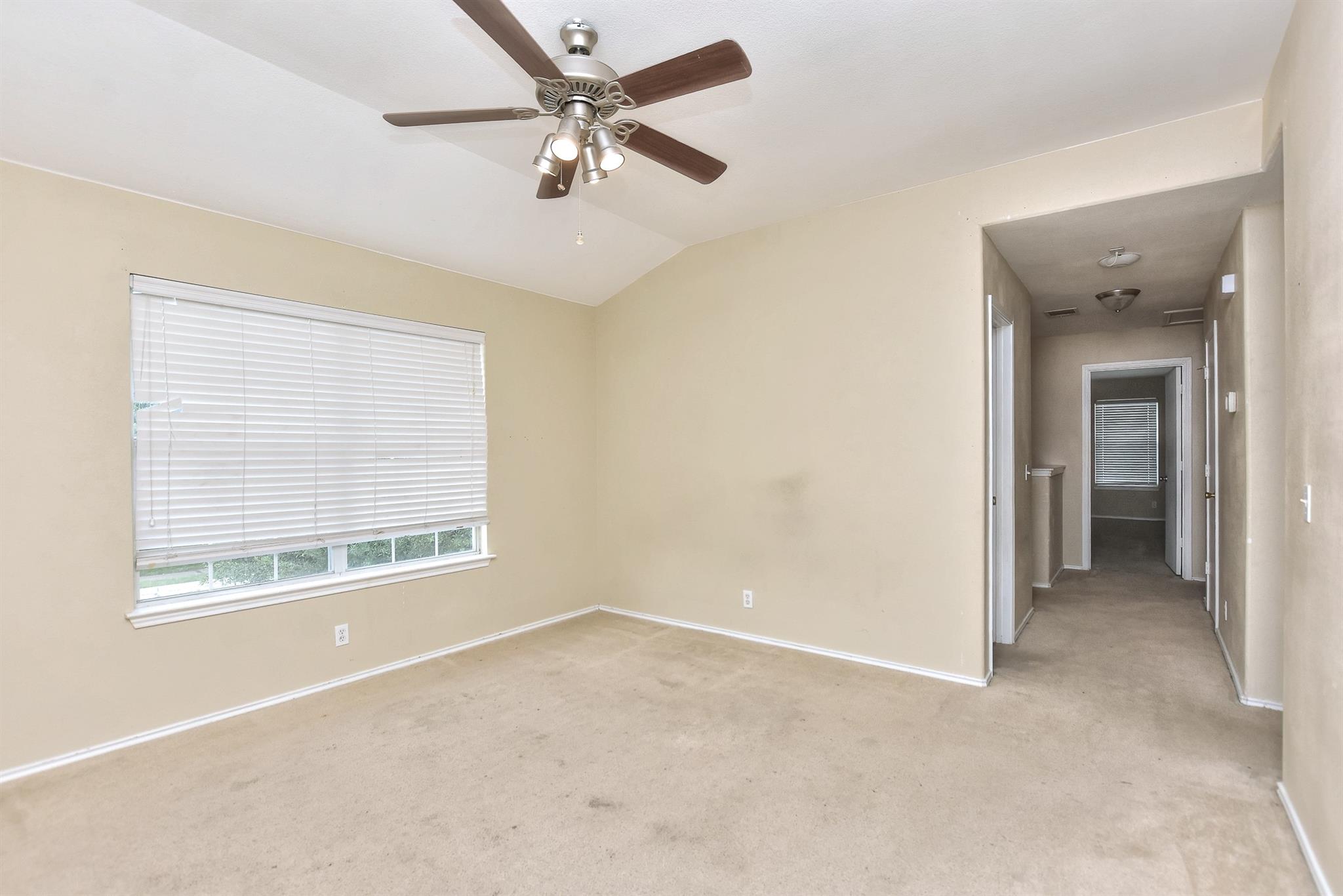 125 Holland St, Hutto, TX 78634