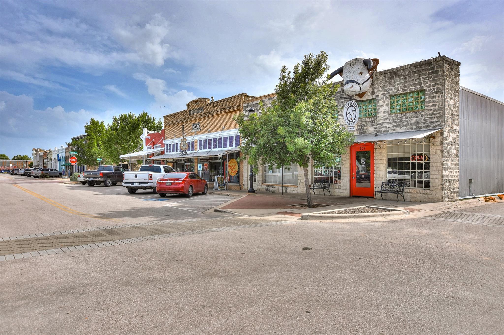 125 Holland St, Hutto, TX 78634