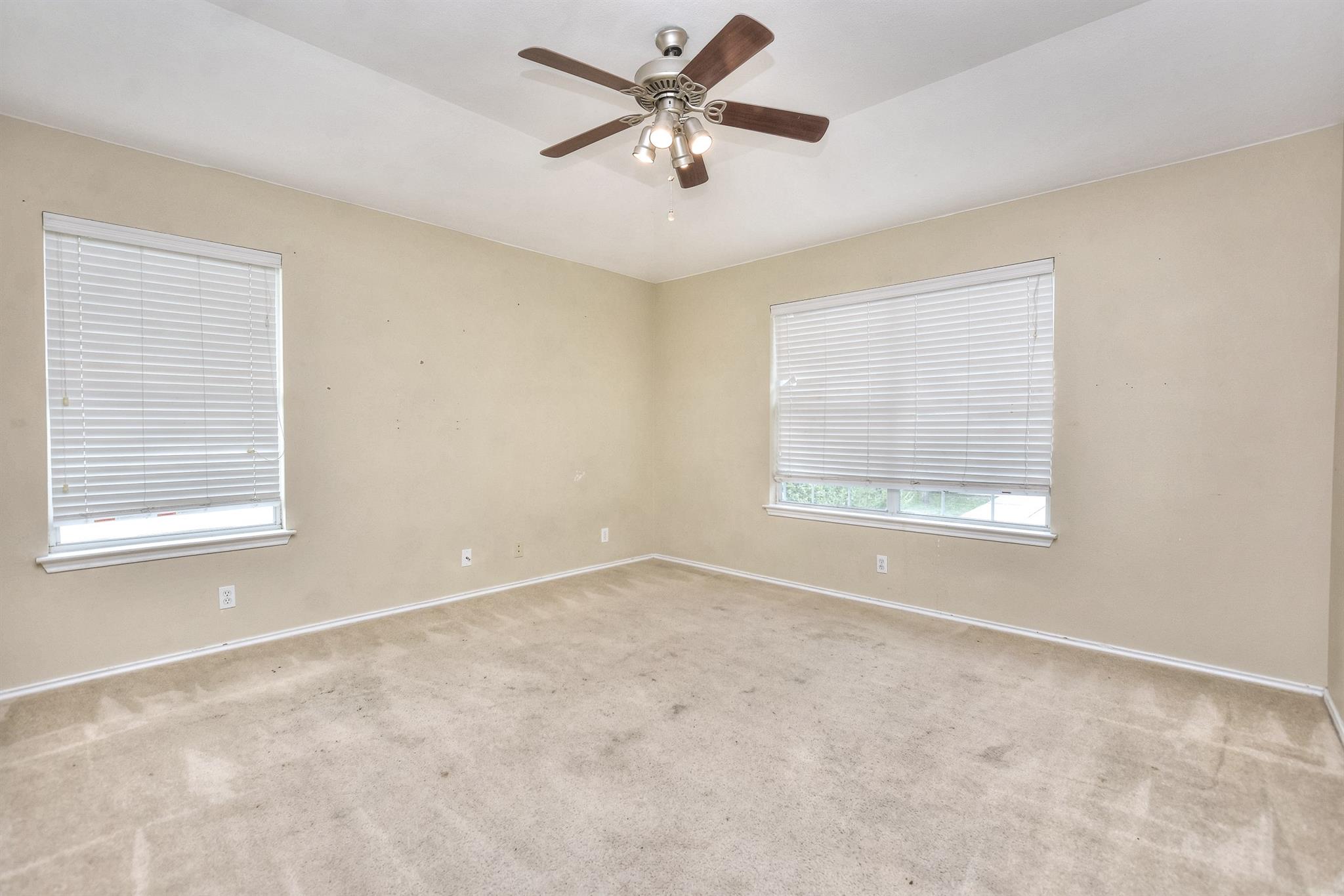125 Holland St, Hutto, TX 78634