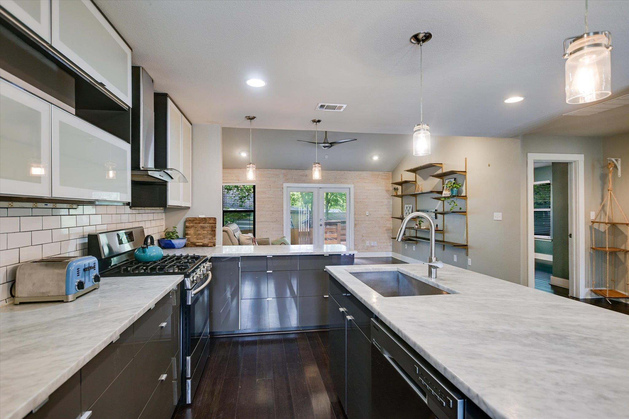 1206 Eleanor St, Austin, TX 78721